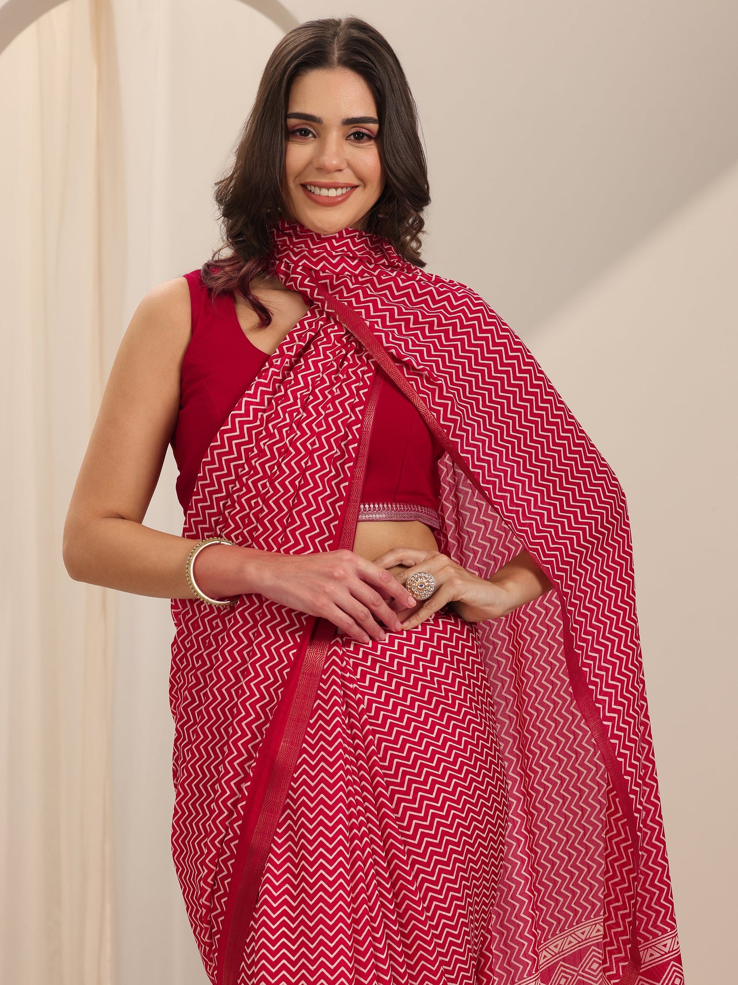 Red Printed Georgette Saree With Unstitched Blouse Piece