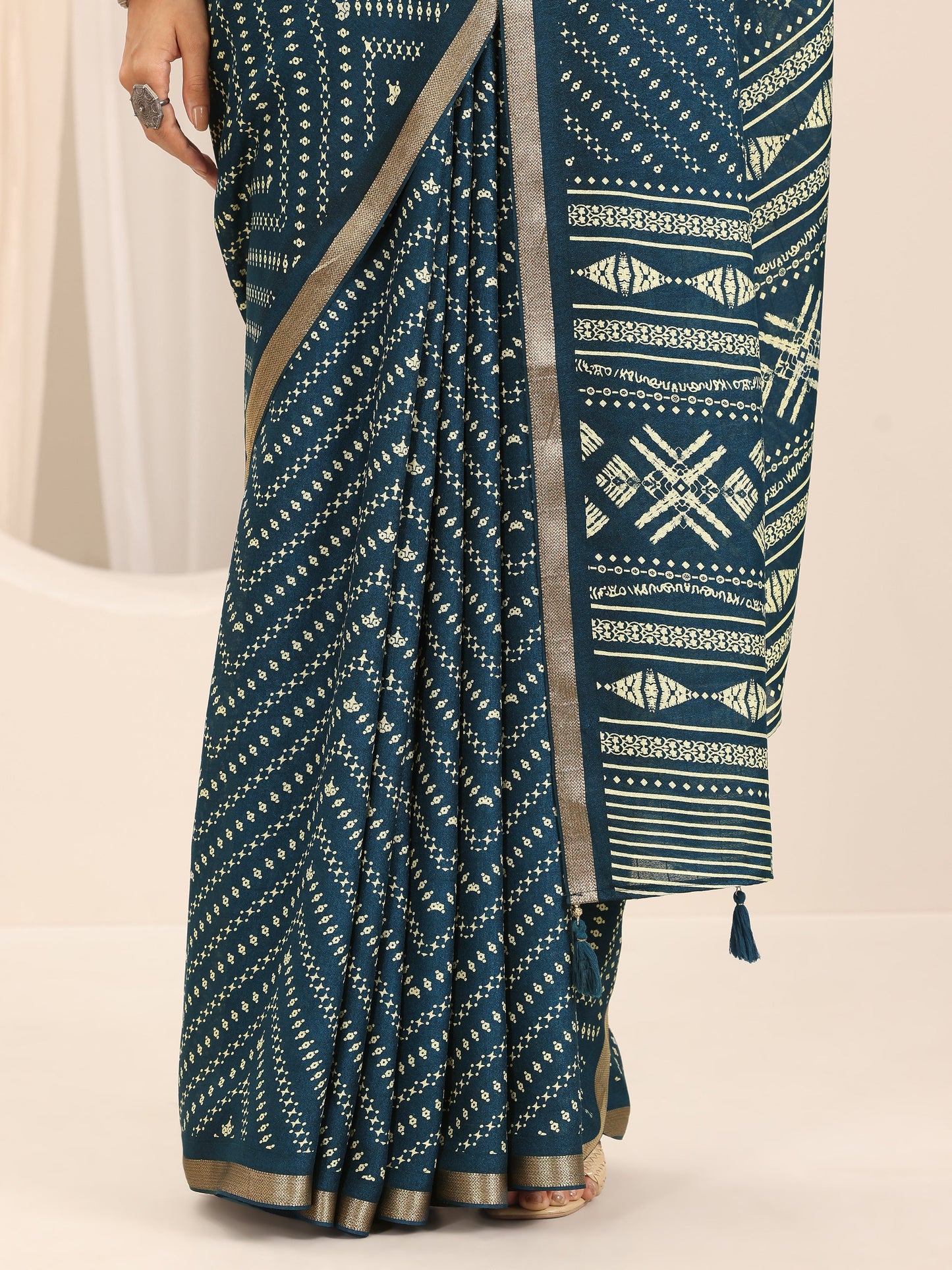 Teal Printed Georgette Saree With Unstitched Blouse Piece