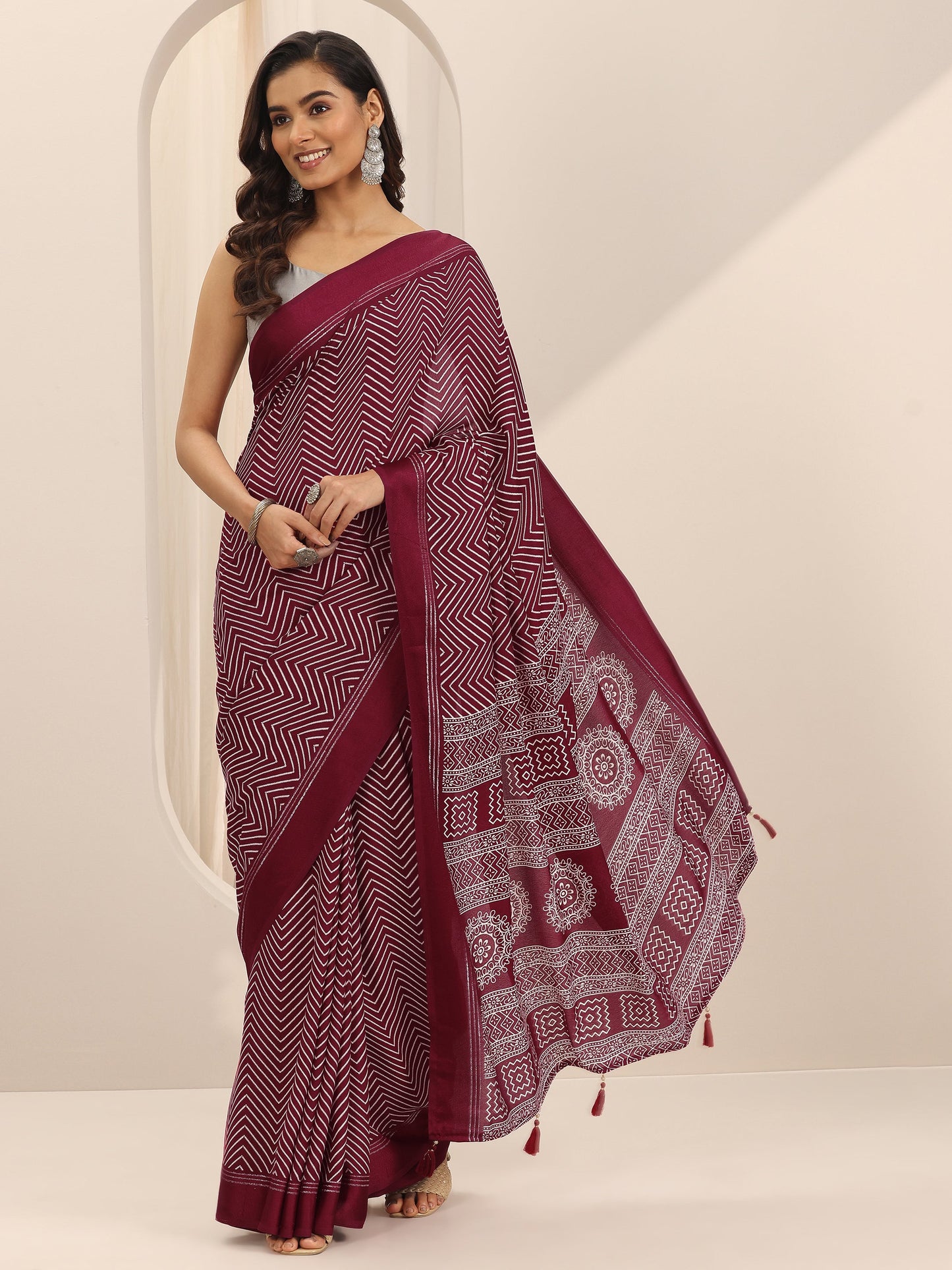 Maroon Printed Georgette Saree With Unstitched Blouse Piece