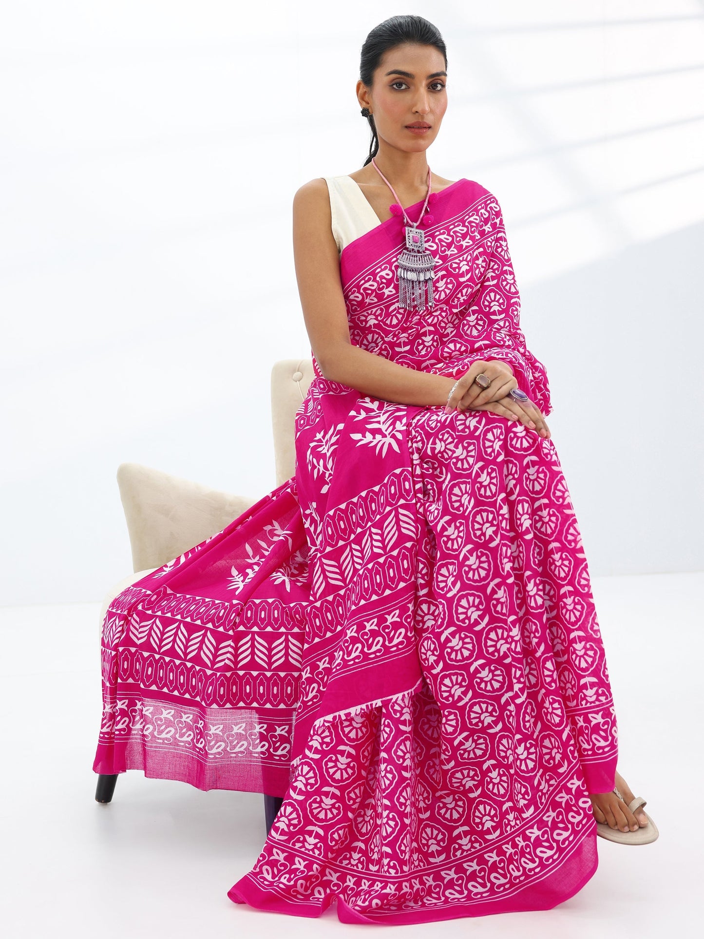 Pink Printed Cotton Saree With Unstitched Blouse Piece