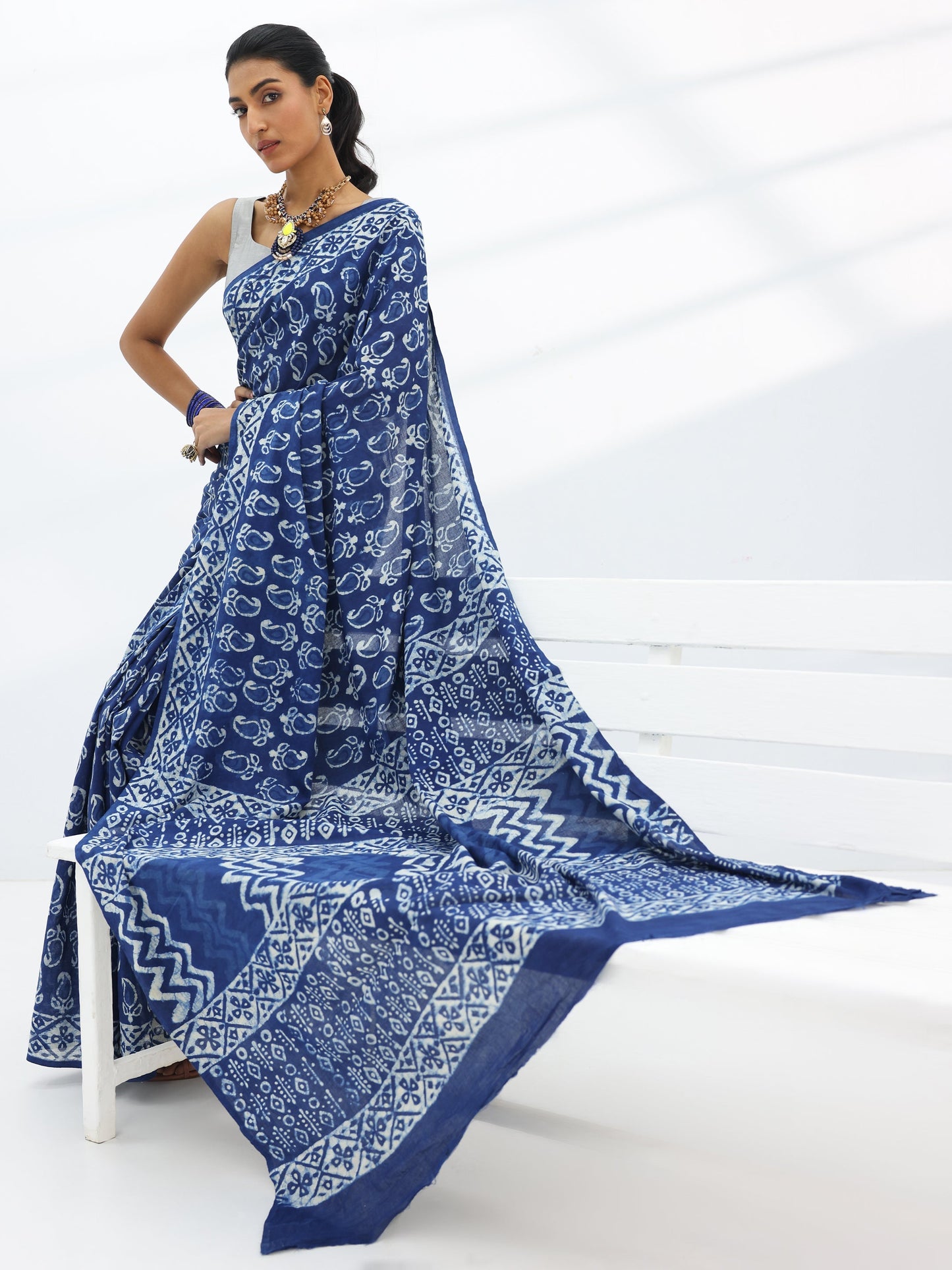 Blue Printed Cotton Saree With Unstitched Blouse Piece