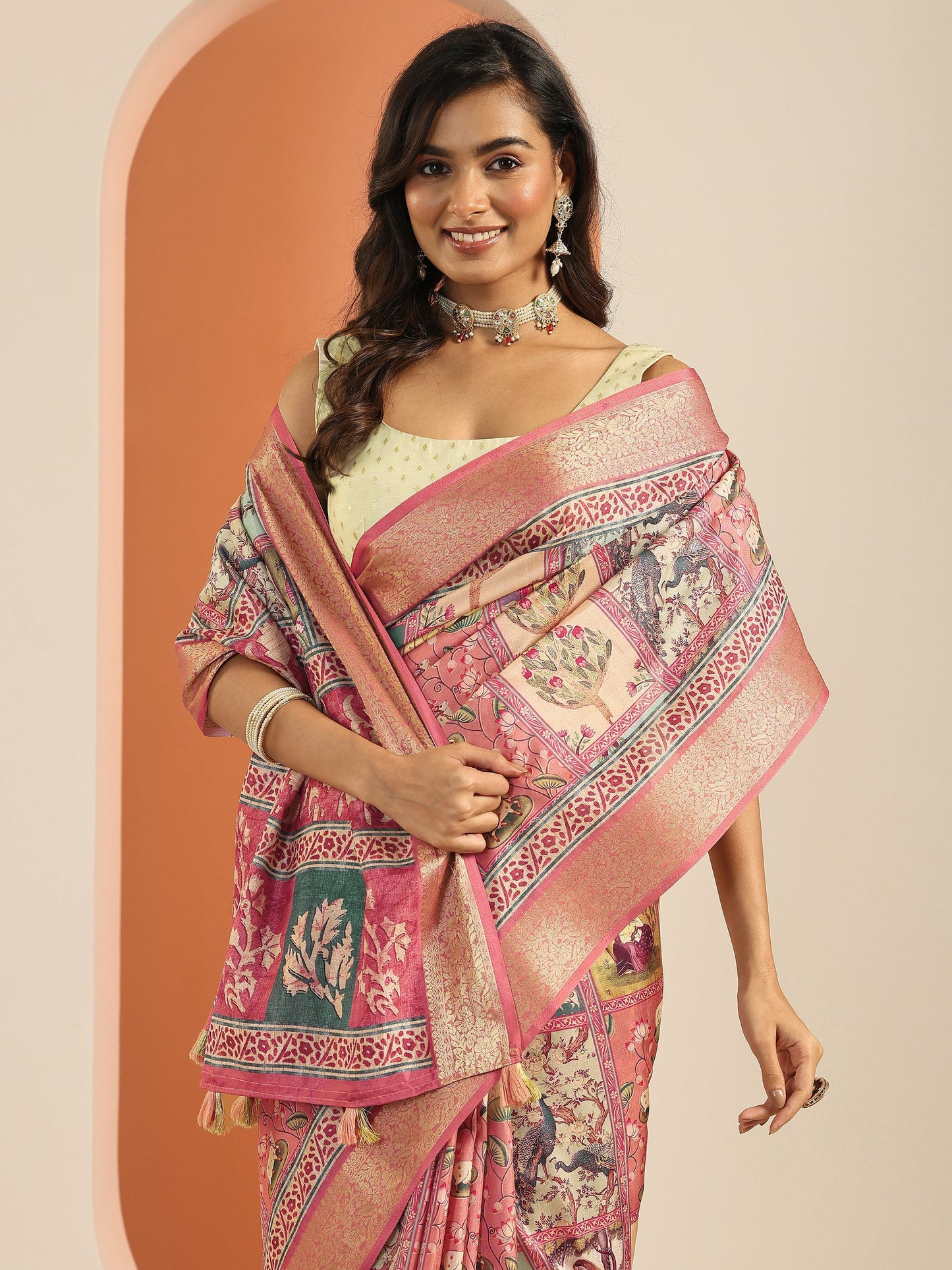 Peach Printed Silk Blend Saree With Unstitched Blouse Piece
