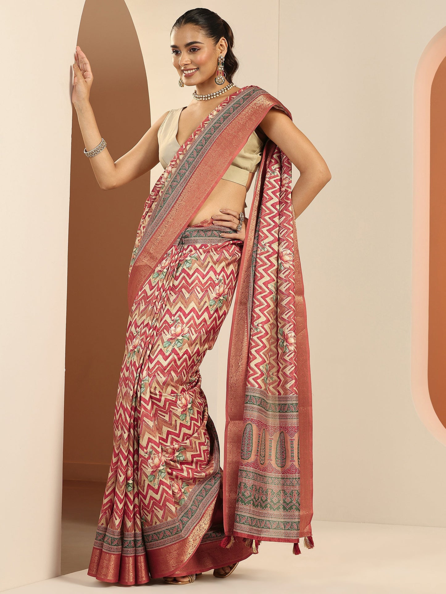 Rust Printed Silk Blend Saree With Unstitched Blouse Piece