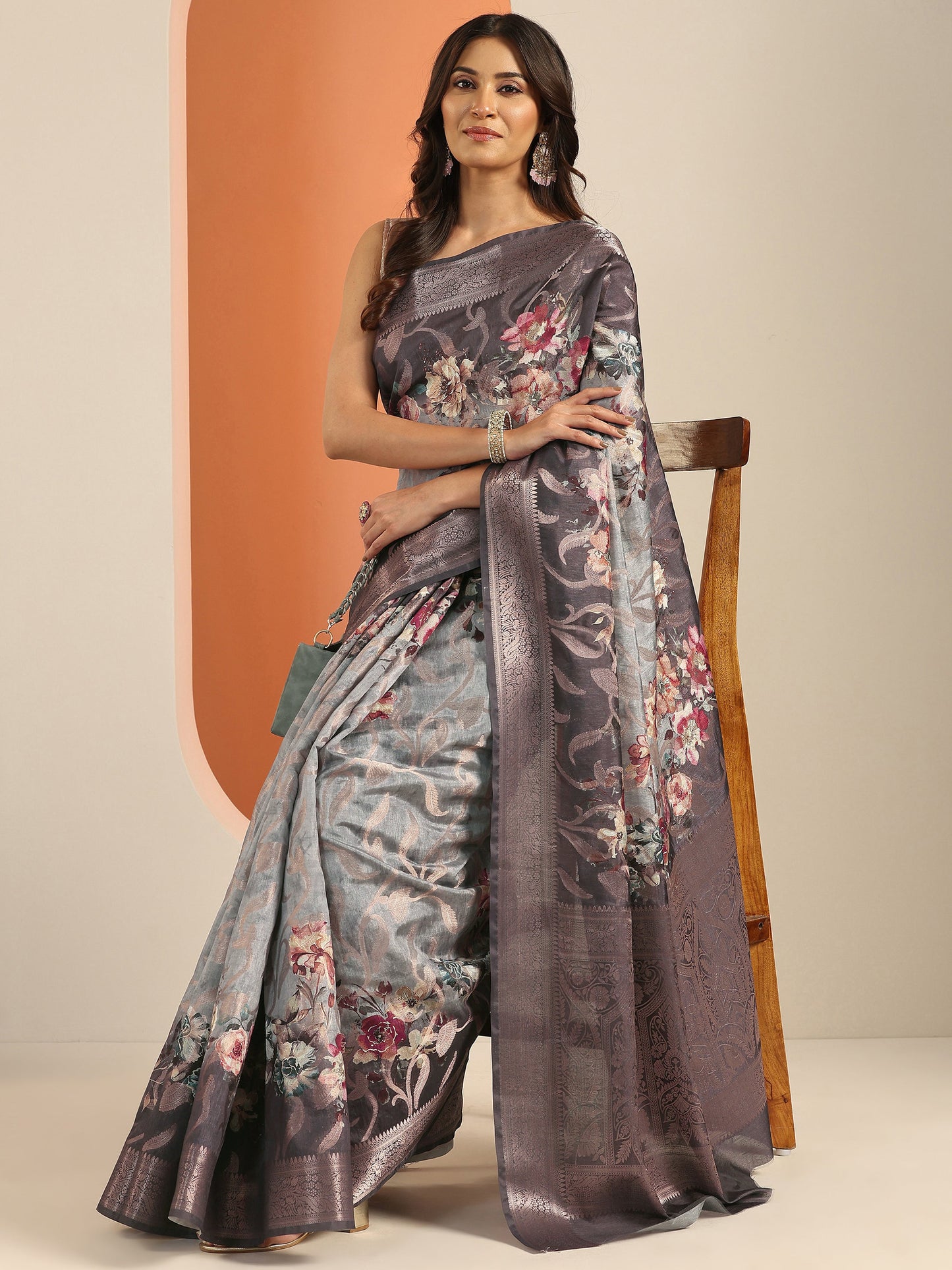 Grey Printed Silk Blend Saree With Unstitched Blouse Piece