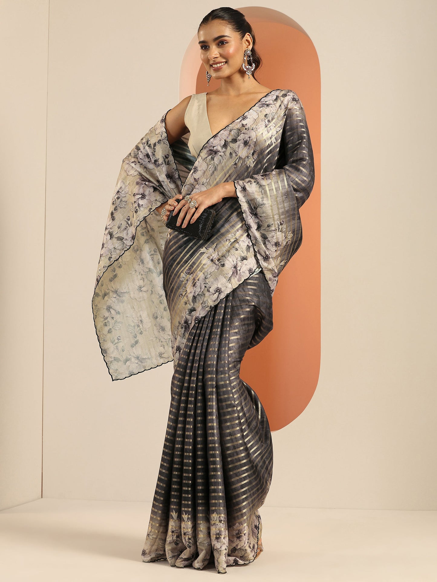 Grey Printed Silk Blend Saree With Unstitched Blouse Piece