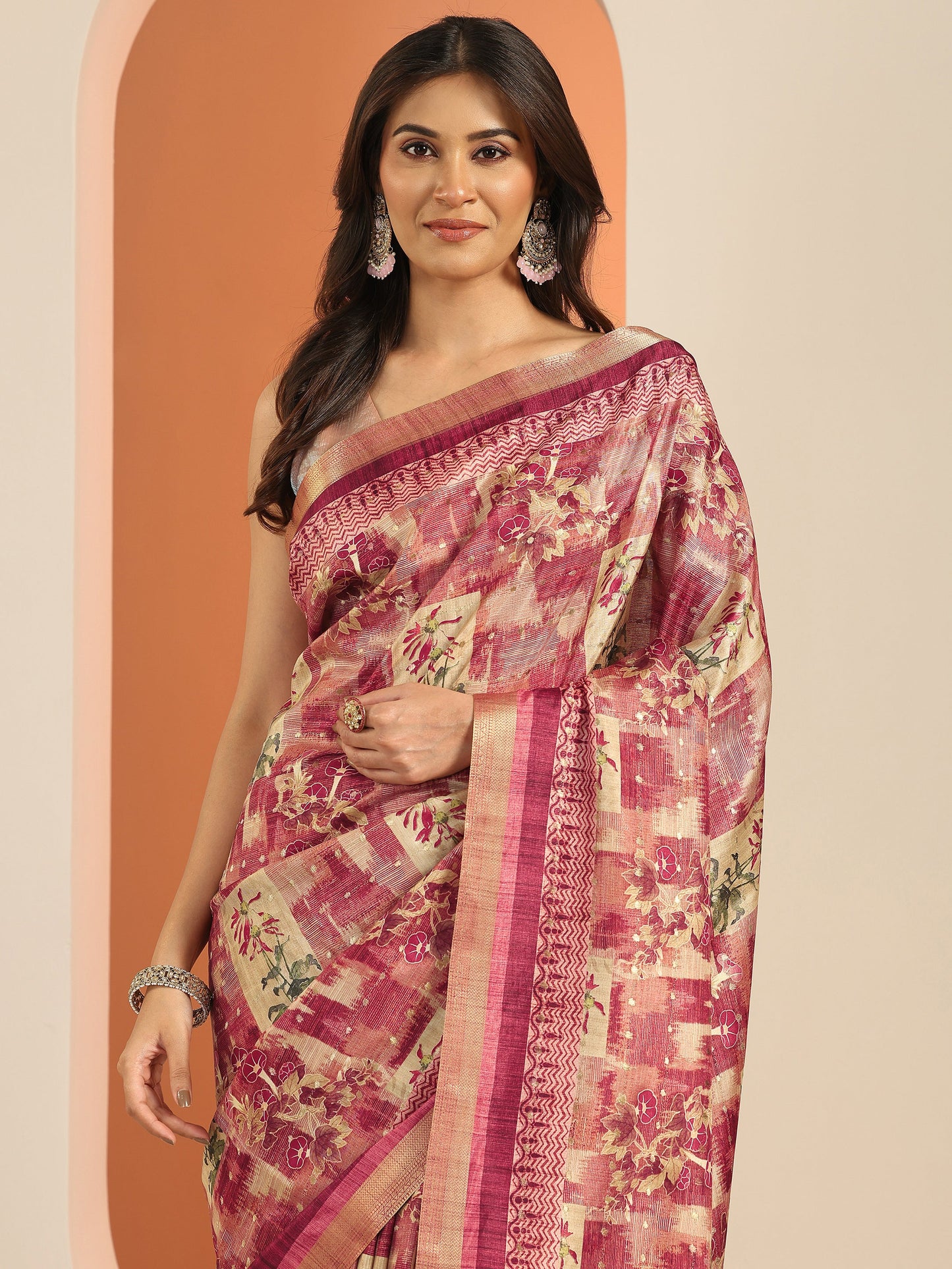 Peach Printed Silk Blend Saree With Unstitched Blouse Piece