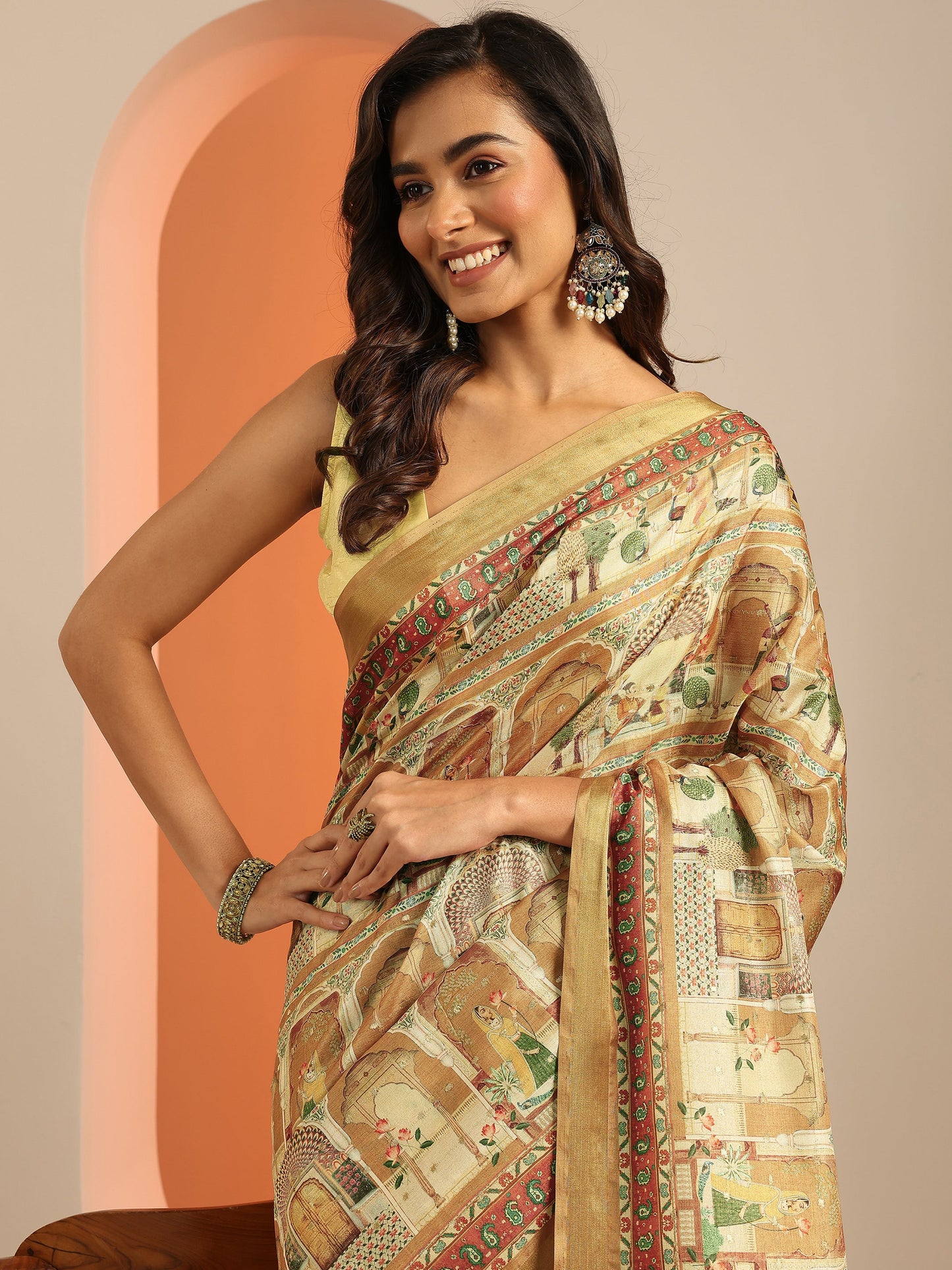 Mustard Printed Silk Blend Saree With Unstitched Blouse Piece