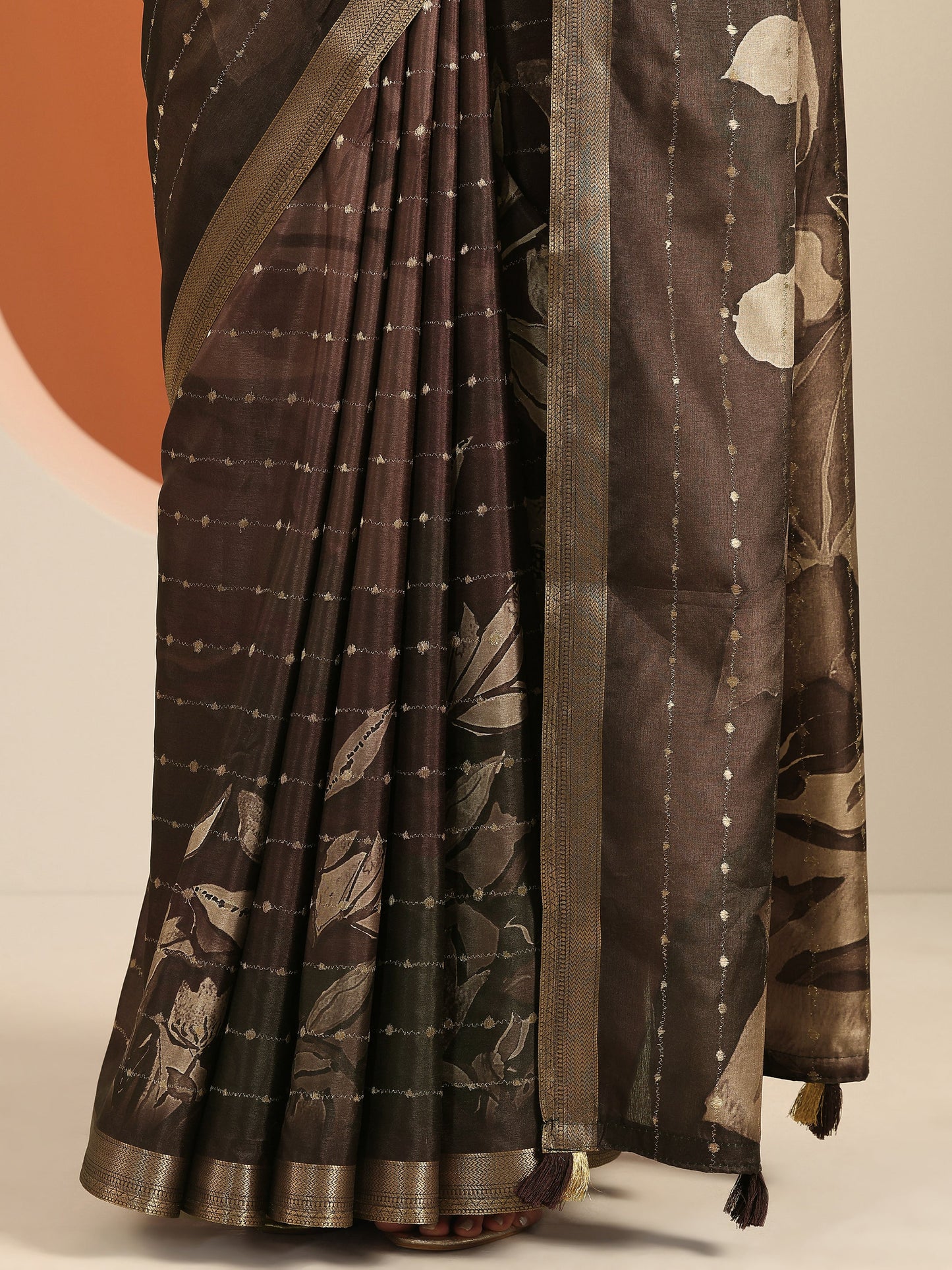 Brown Printed Silk Blend Saree With Unstitched Blouse Piece