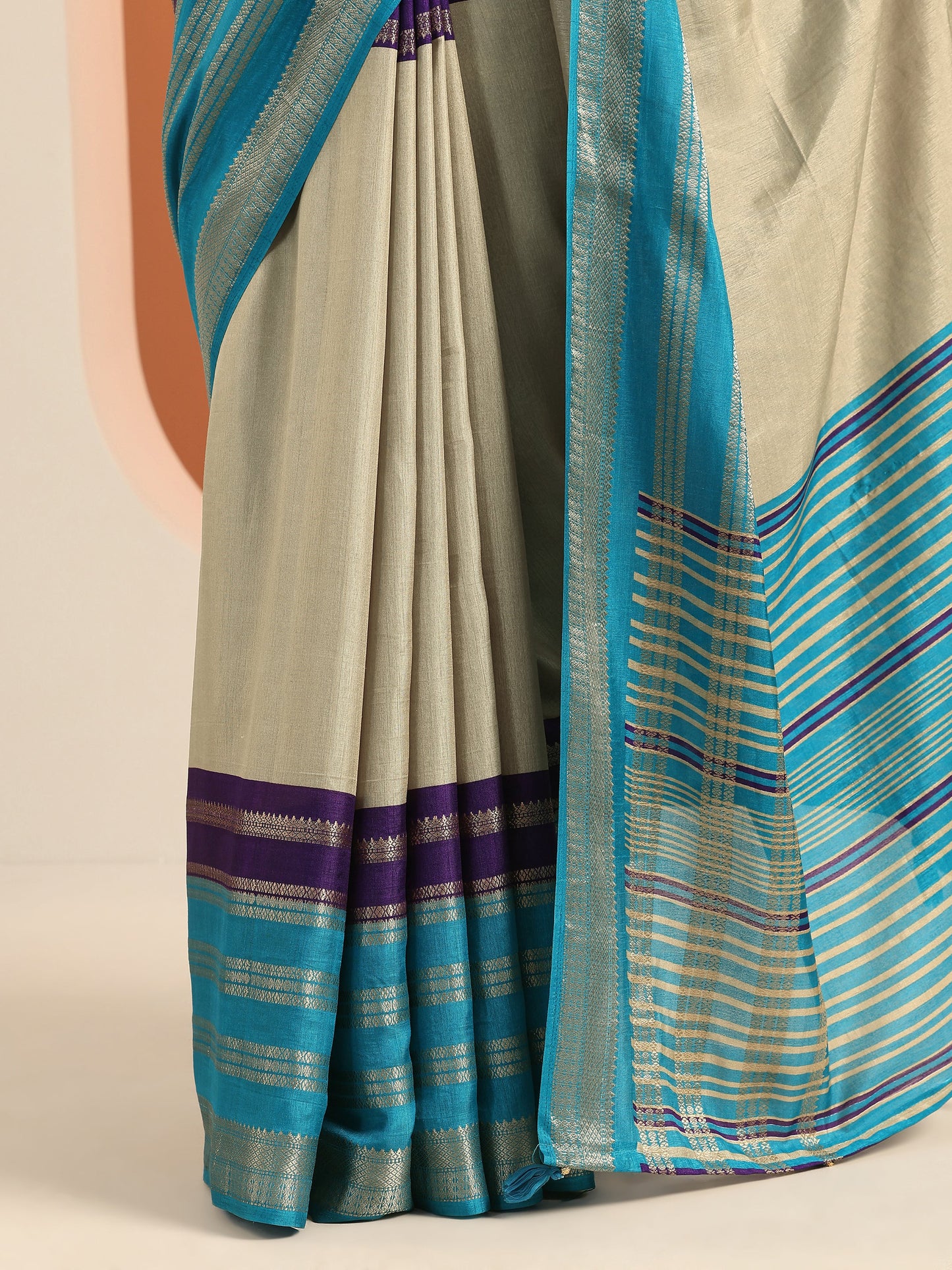 Beige Printed Silk Blend Saree With Unstitched Blouse Piece
