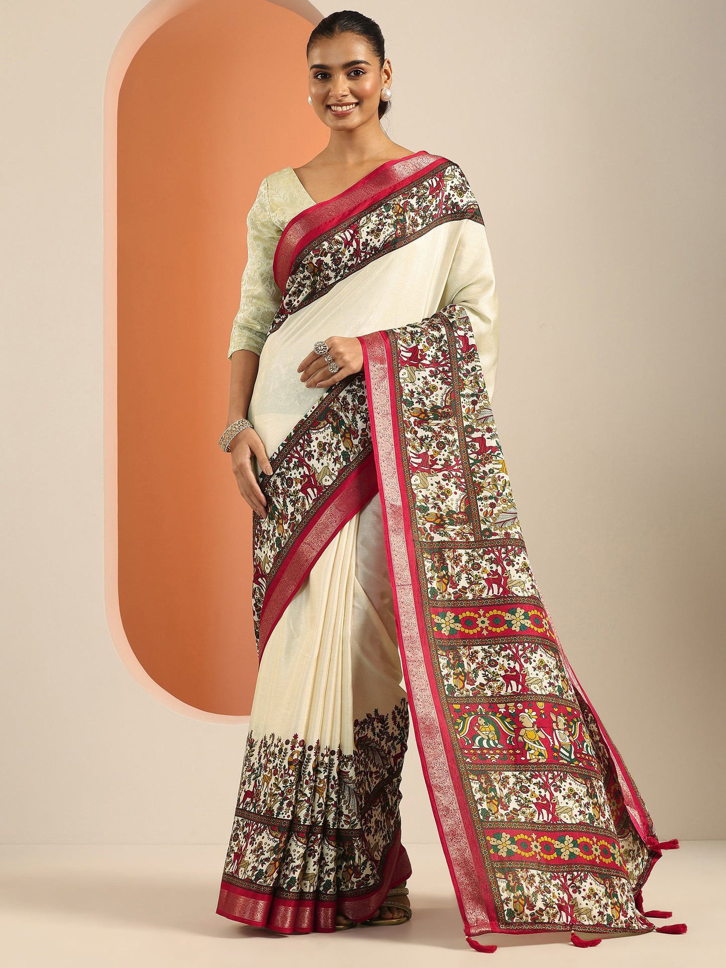 Beige Solid Georgette Saree With Unstitched Blouse Piece