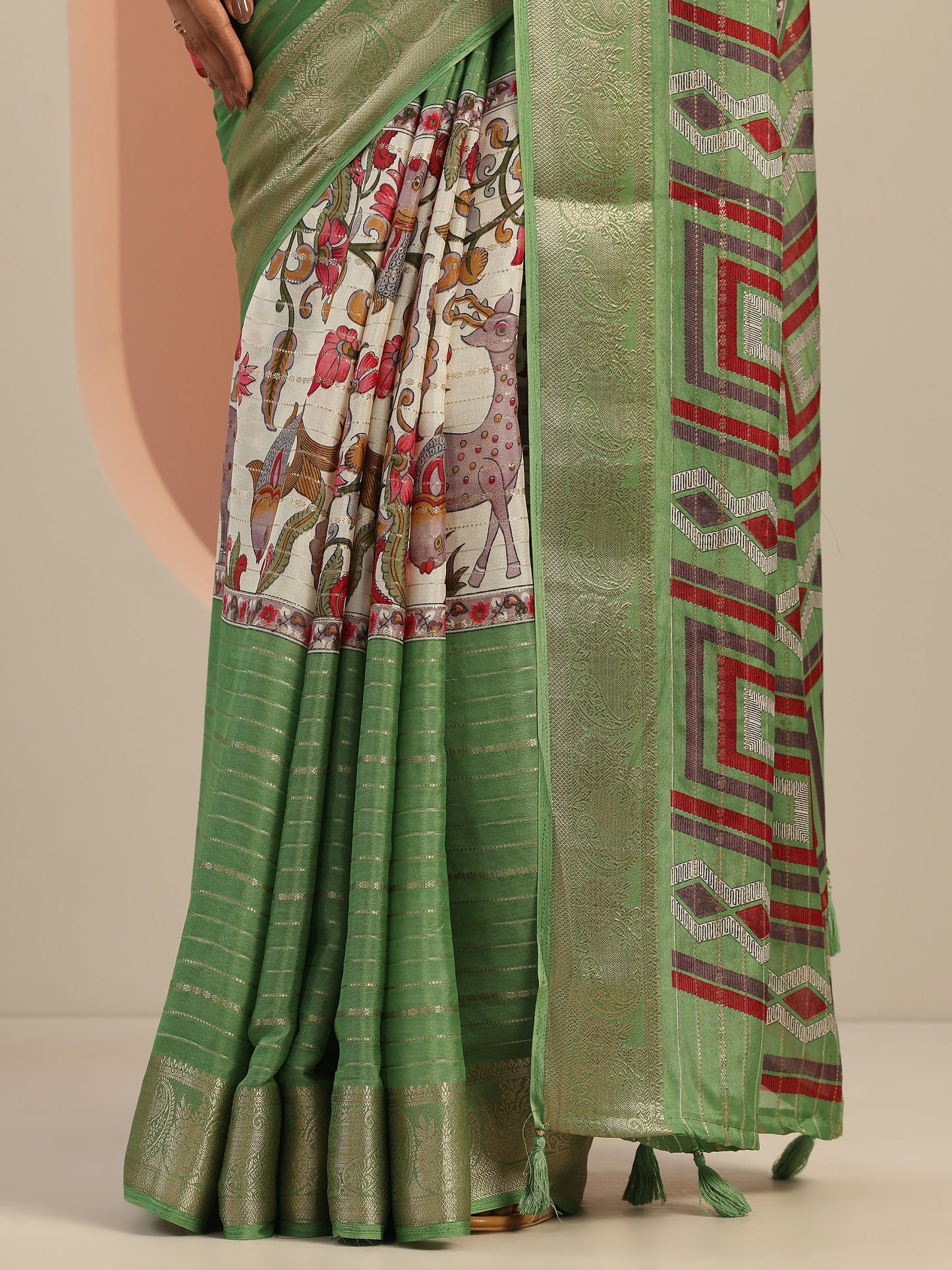 Multi Printed Crepe Saree With Unstitched Blouse Piece