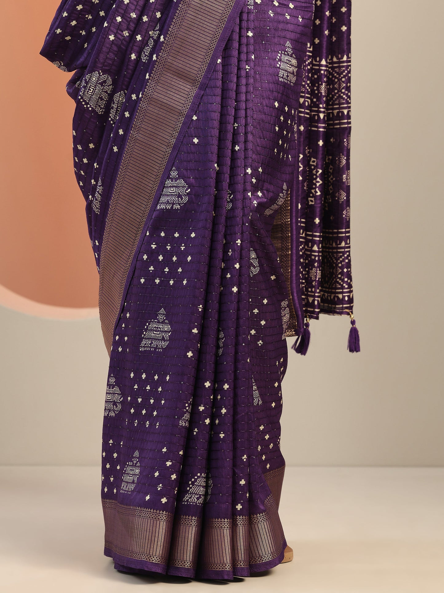 Purple Printed Silk Blend Saree With Unstitched Blouse Piece