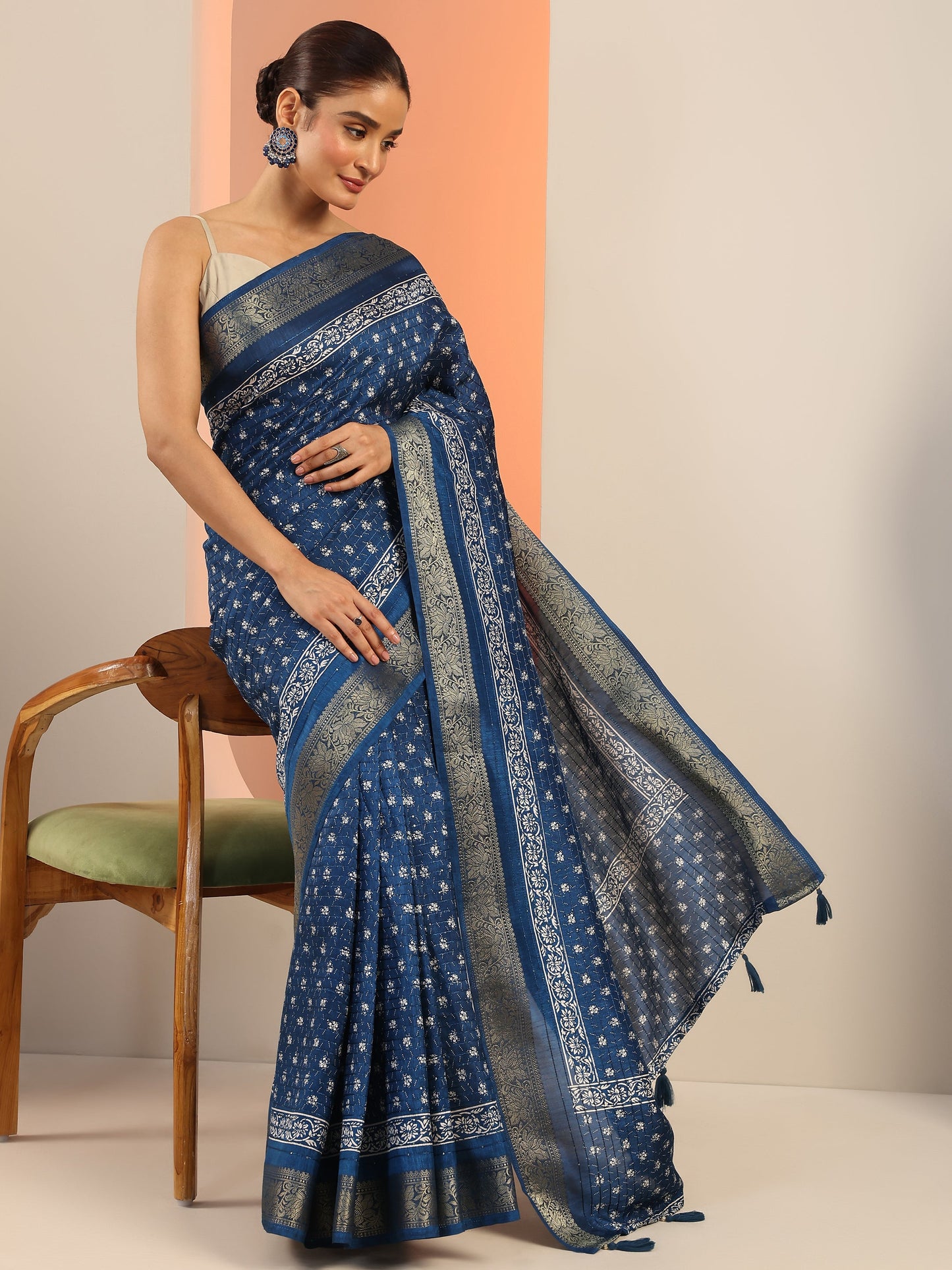 Navy Blue Printed Silk Saree With Unstitched Blouse Piece