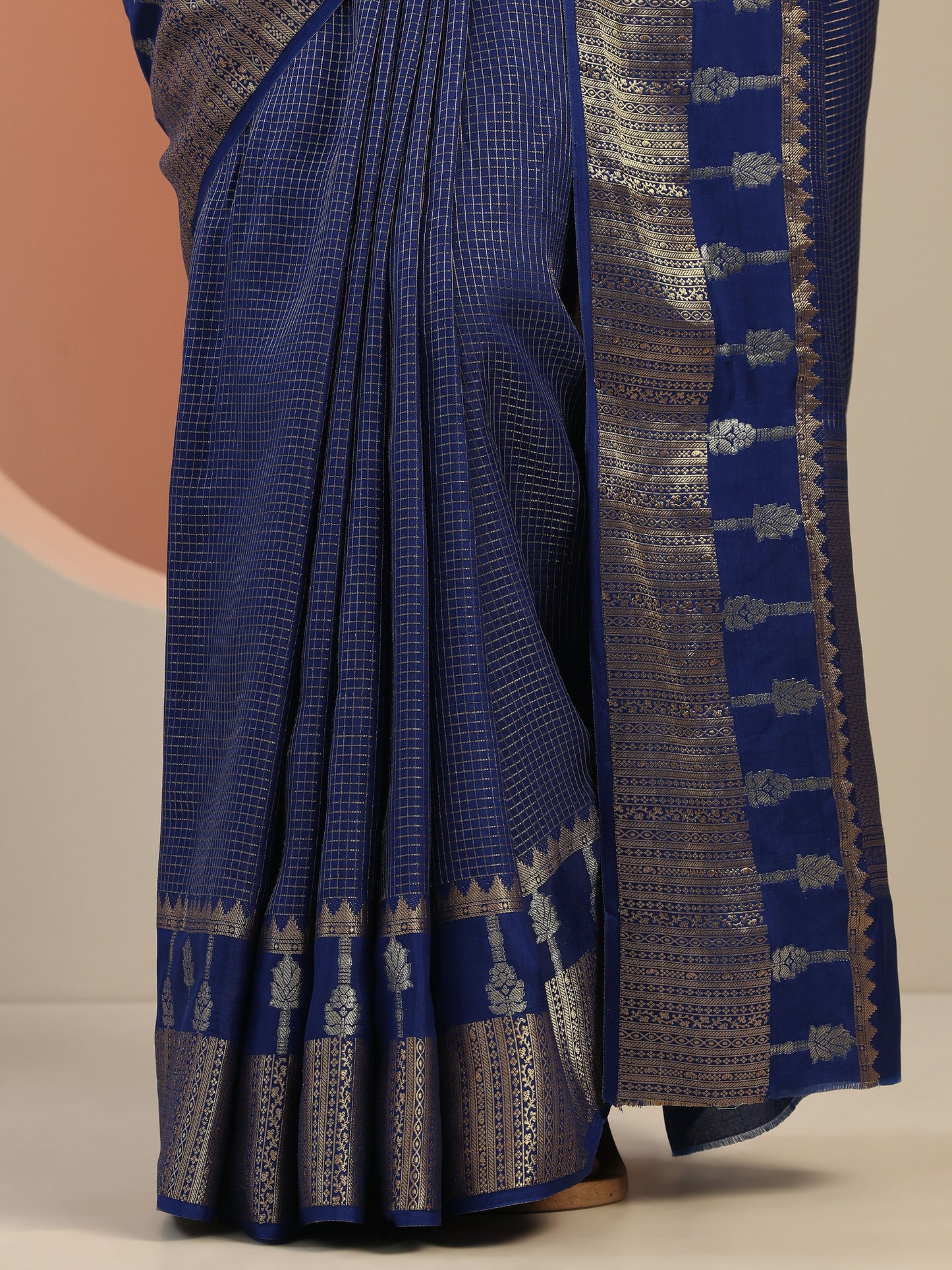 Navy Blue Embellished Silk Blend Saree With Unstitched Blouse Piece