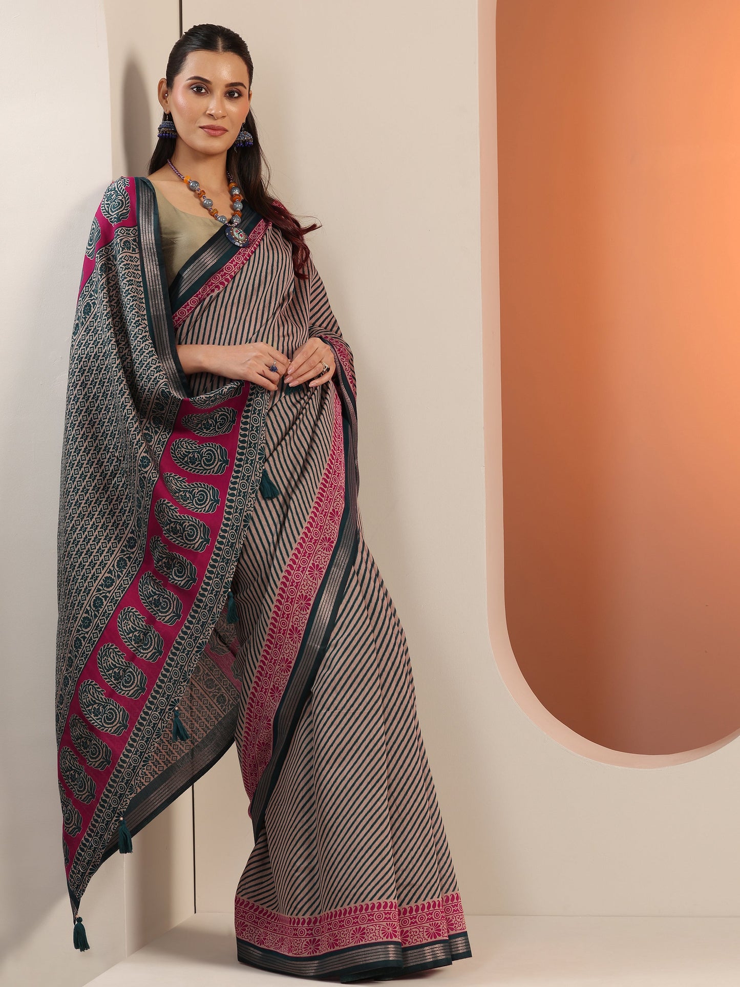 Teal Printed Cotton Blend Saree With Unstitched Blouse Piece