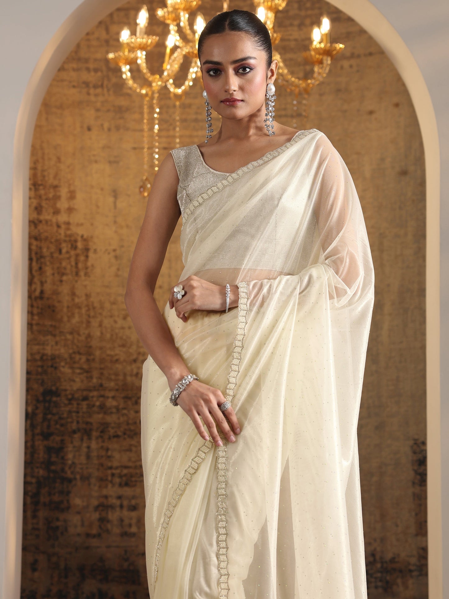 Off White Embellished Organza Saree With Unstitched Blouse Piece