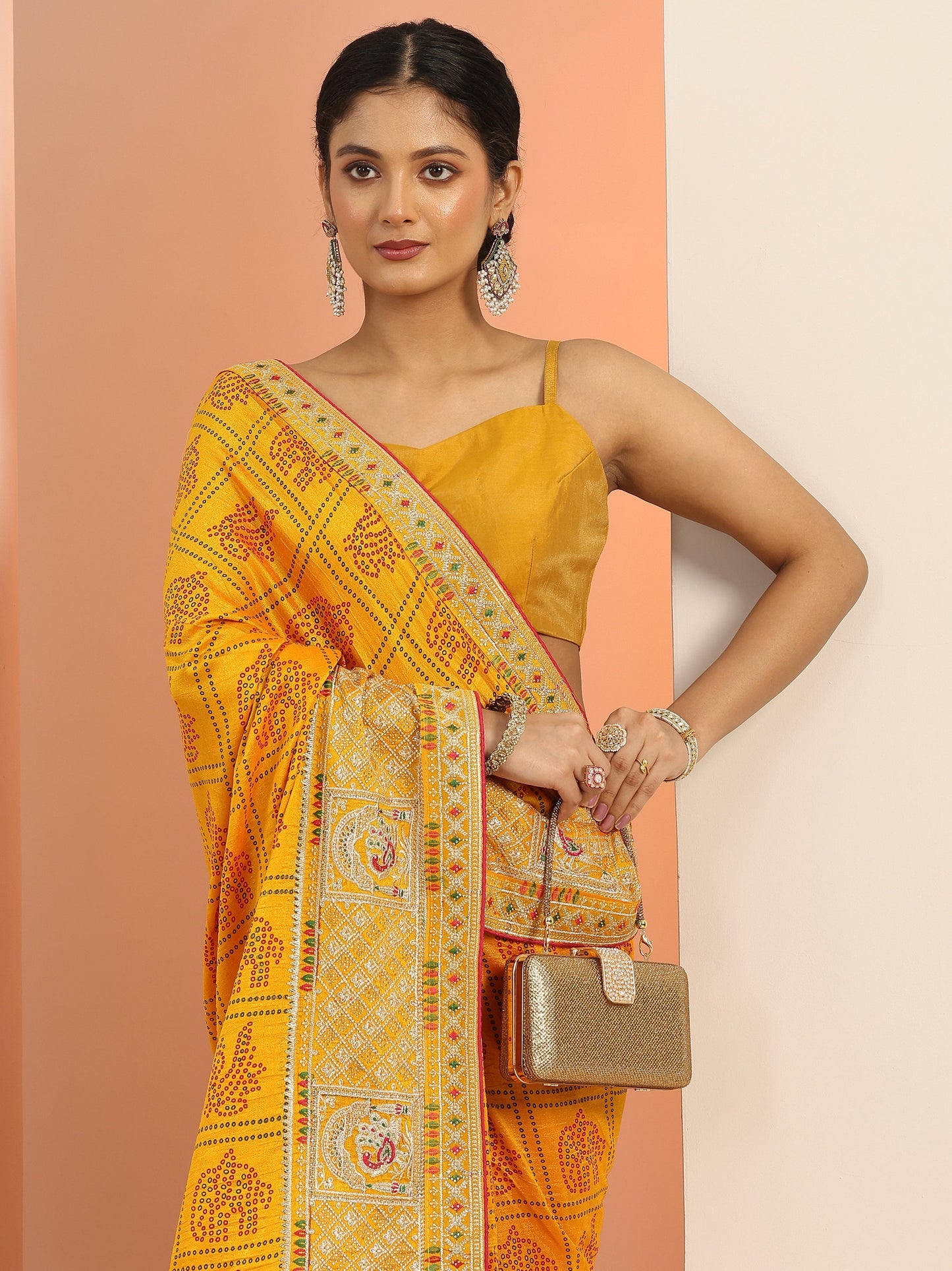 Mustard Printed Silk blend Saree With Unstitched Blouse Piece