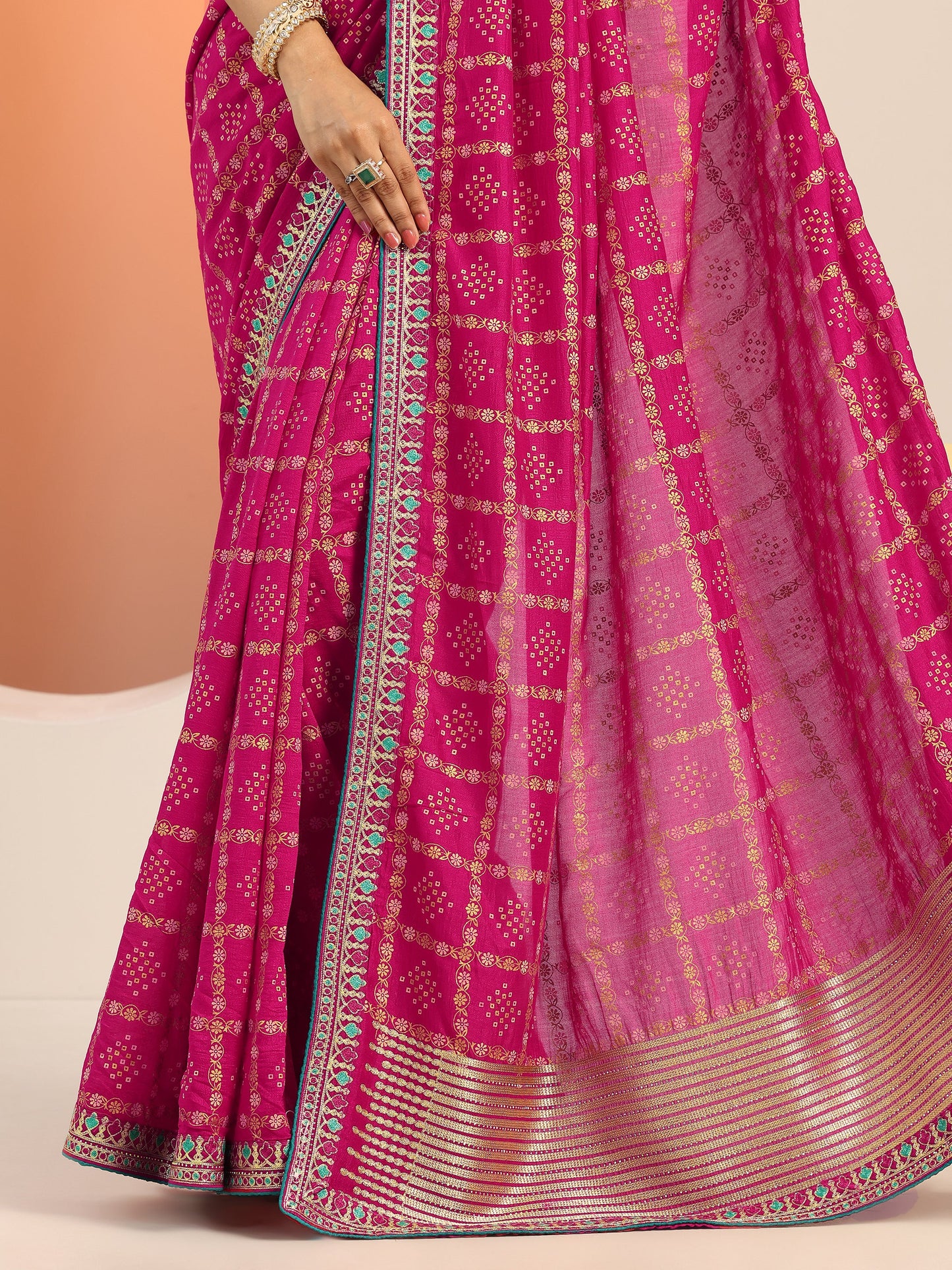 Magenta Printed Silk blend Saree With Unstitched Blouse Piece