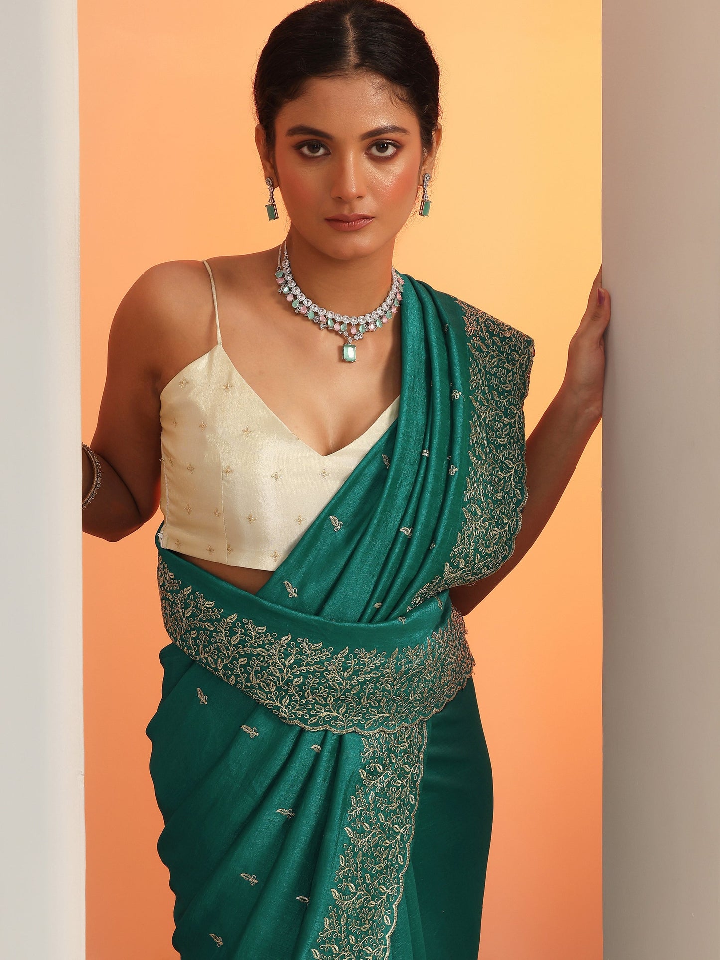 Green Embroidered Silk blend Saree With Unstitched Blouse Piece