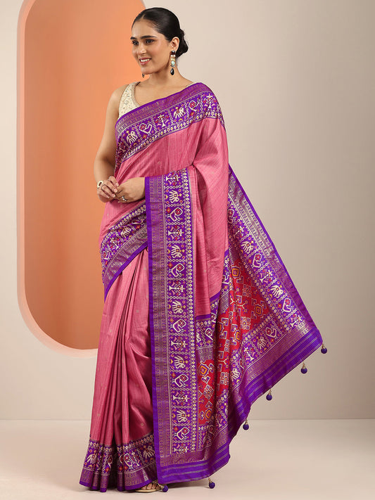 Peach Embellished Silk Blend Saree With Unstitched Blouse Piece