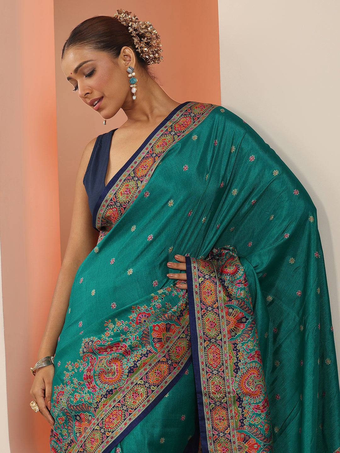 Teal Printed Silk Blend Saree With Unstitched Blouse Piece