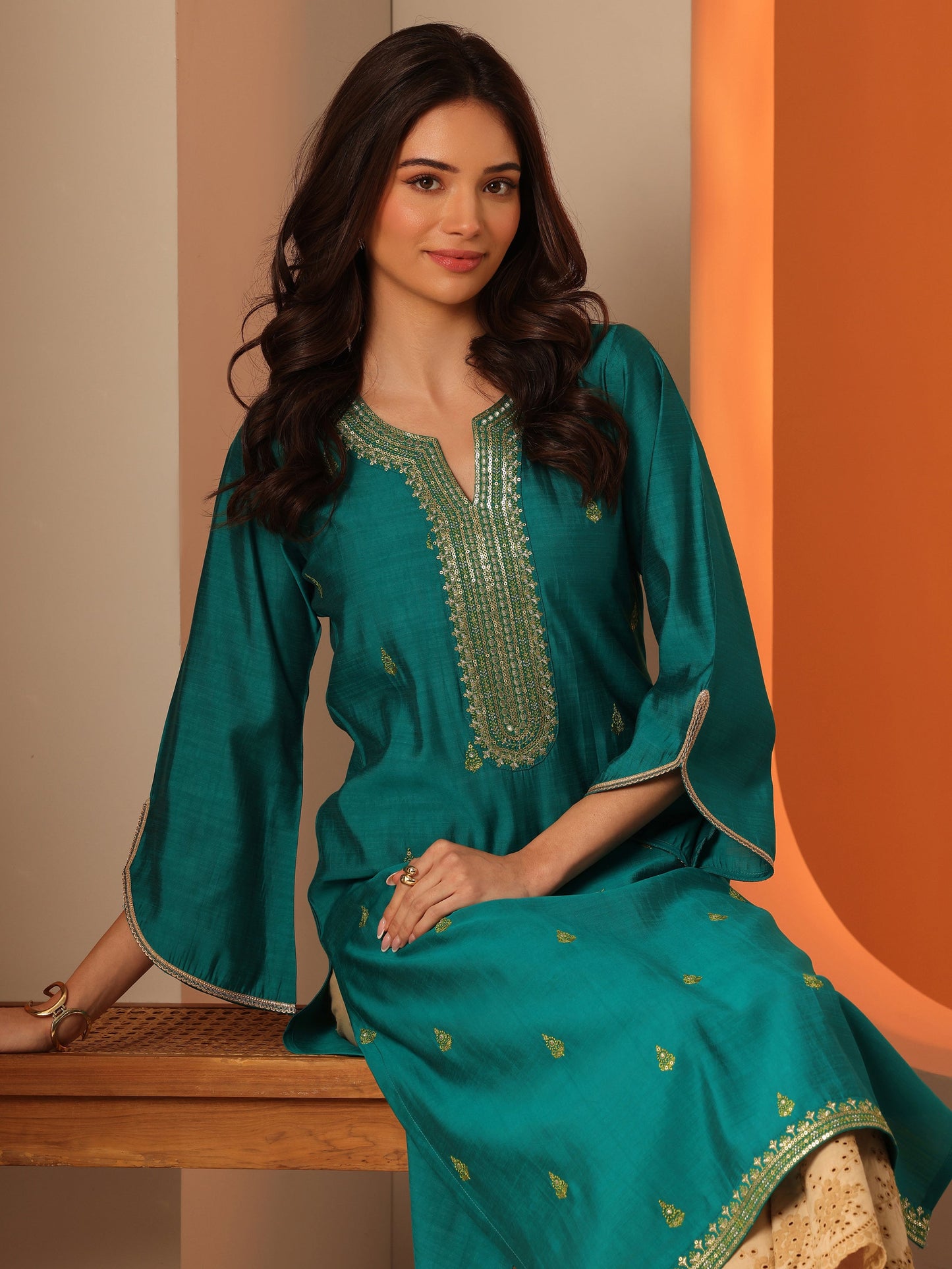 Green Embroidered Silk Blend Straight Kurta