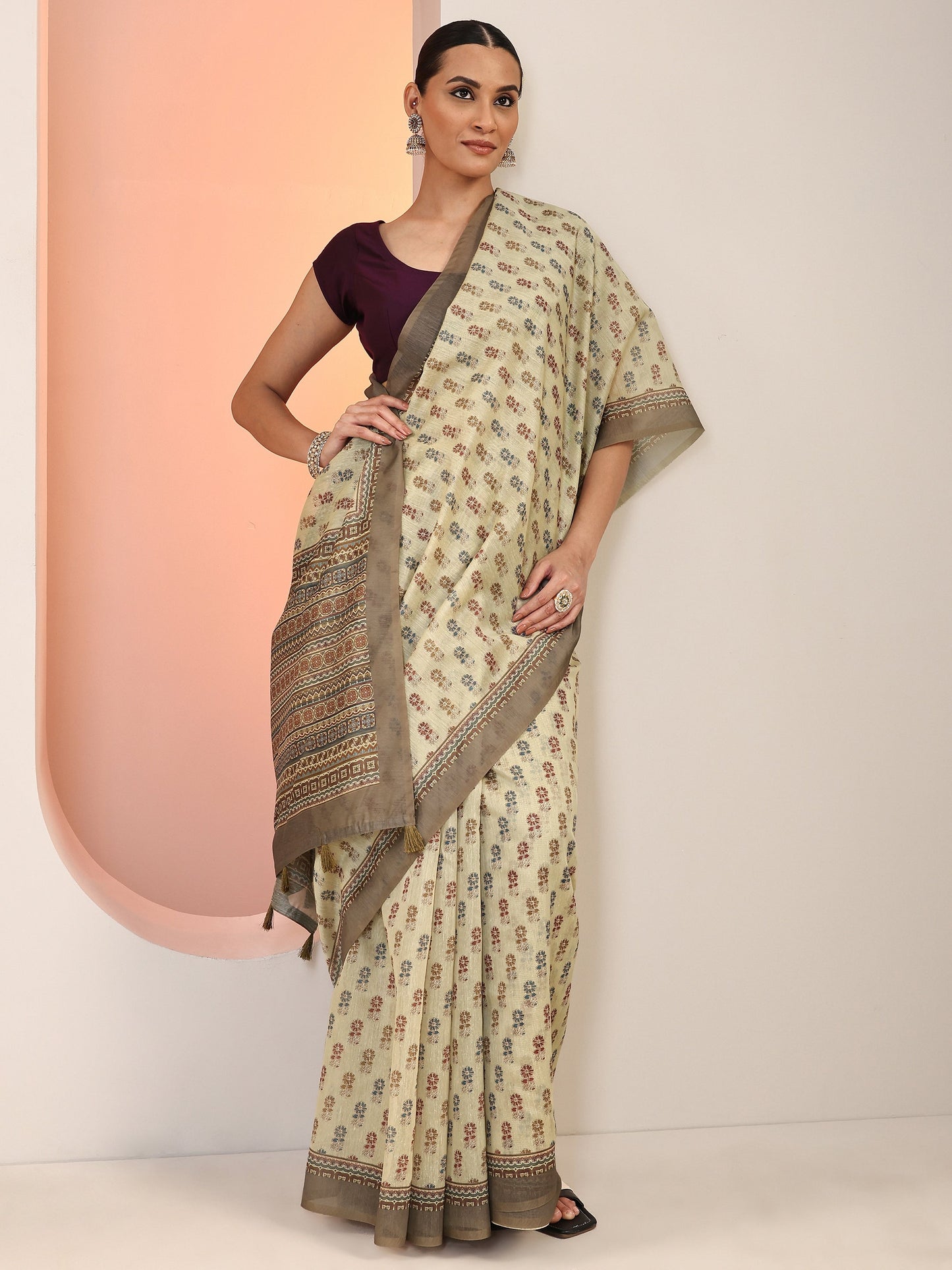 Green Printed Silk Blend Saree With Unstitched Blouse Piece