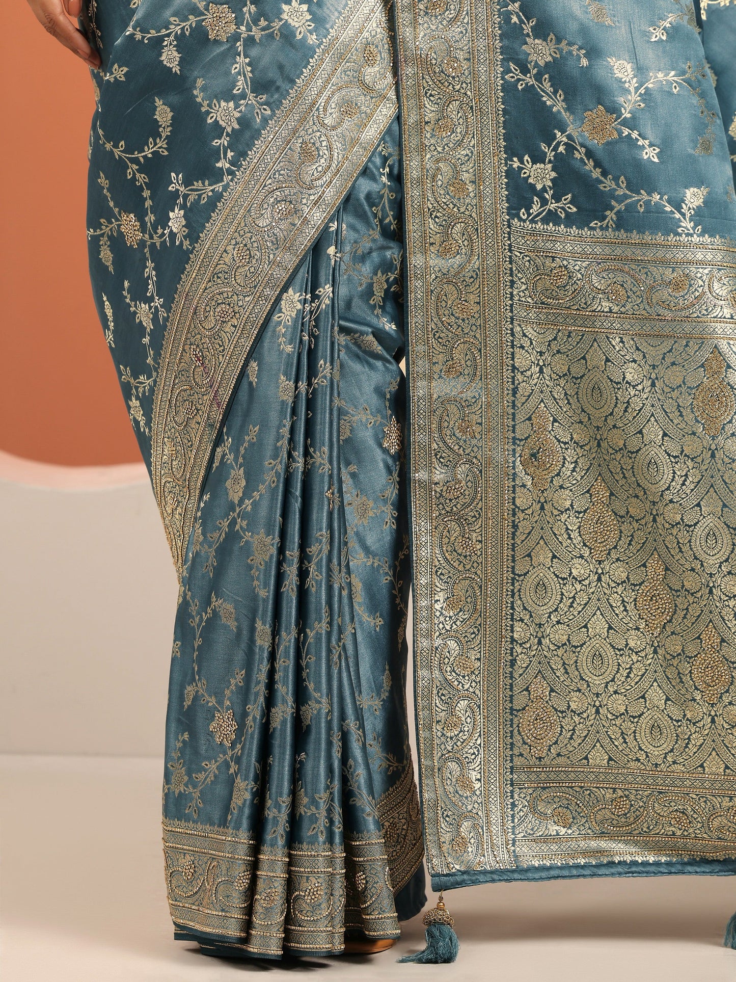 Blue Silk Blend Saree With Unstitched Blouse Piece