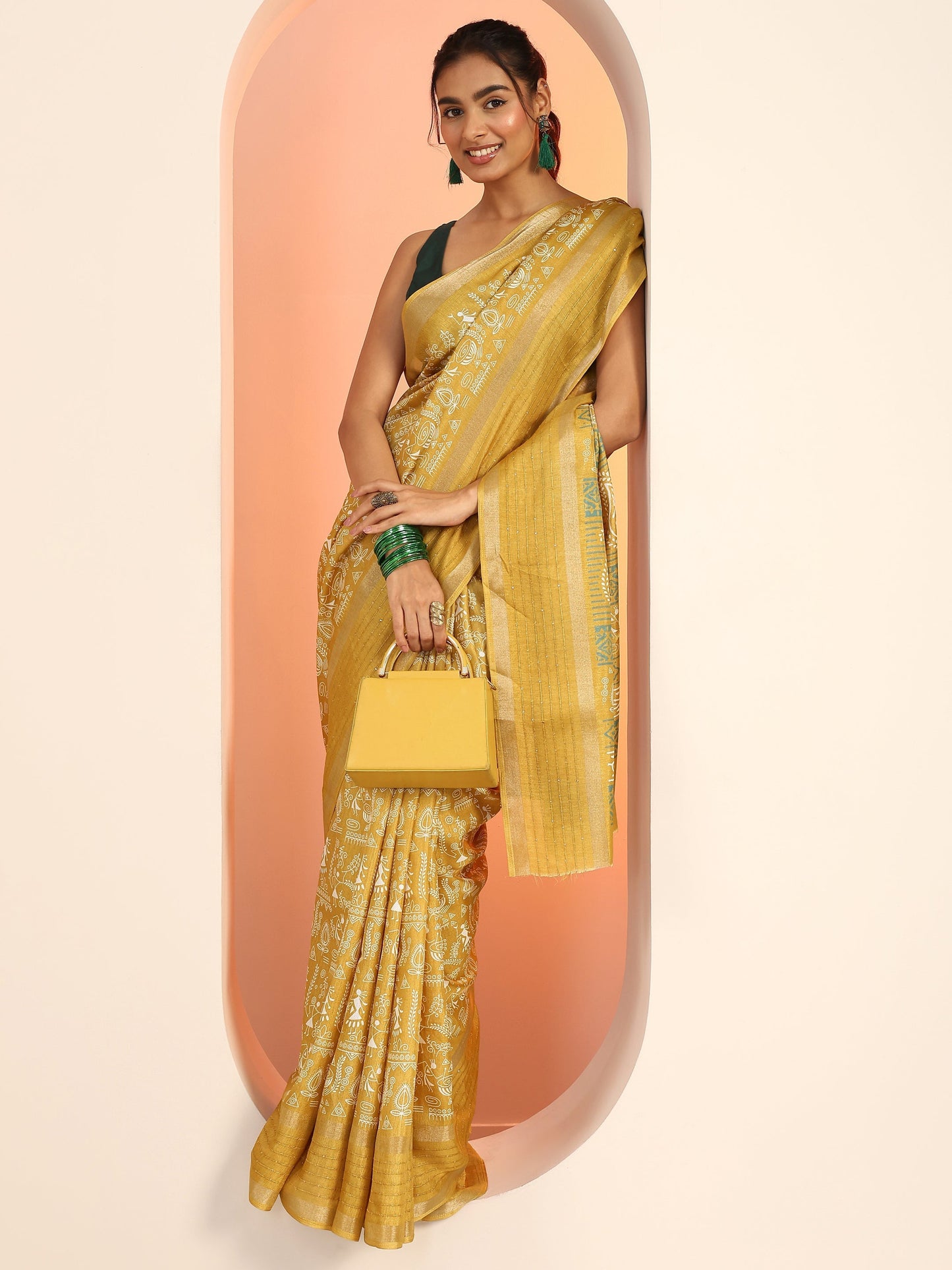 Mustard Printed Silk Blend Saree With Unstitched Blouse Piece
