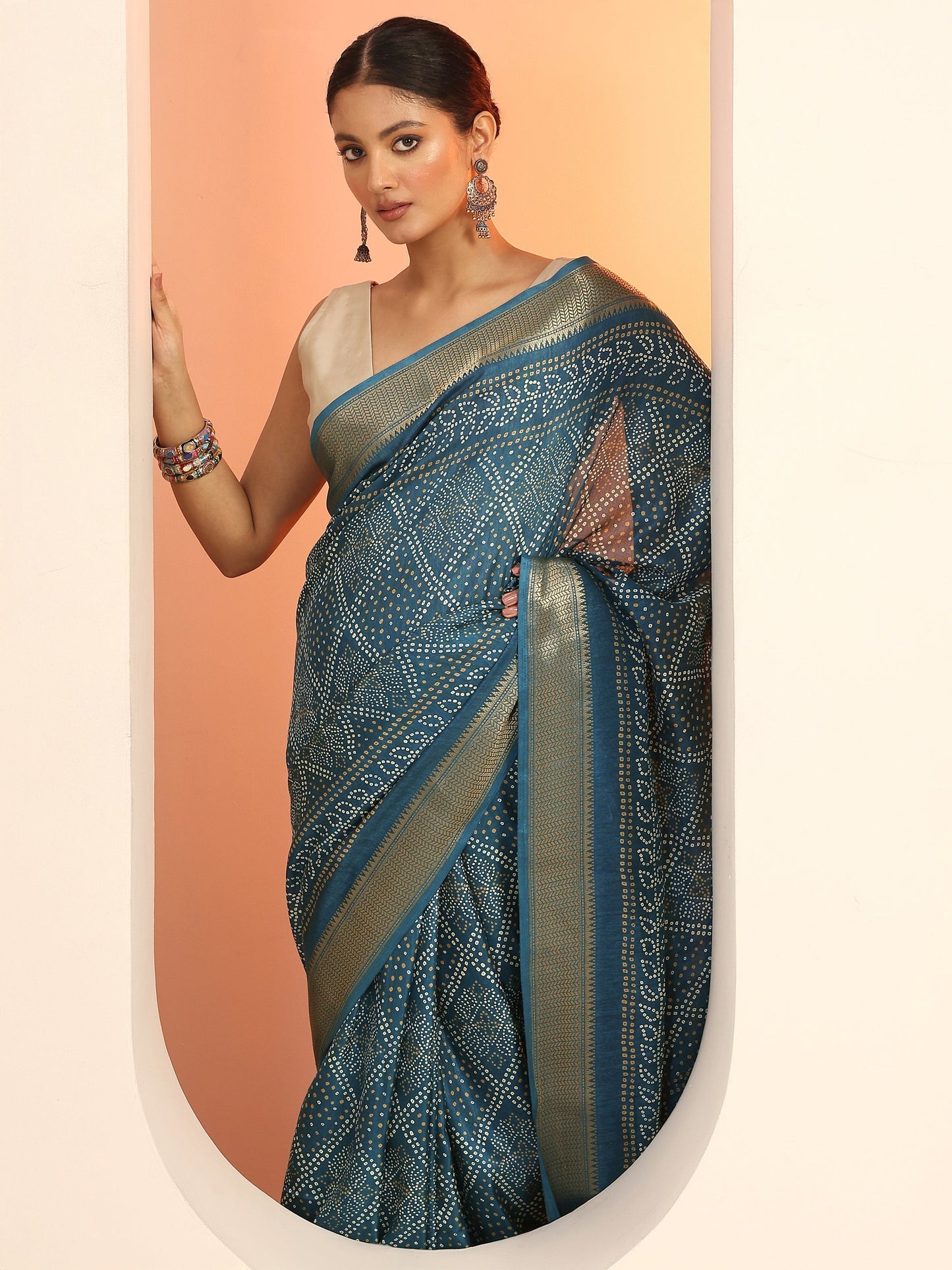 Teal Printed Silk Blend Saree With Unstitched Blouse Piece