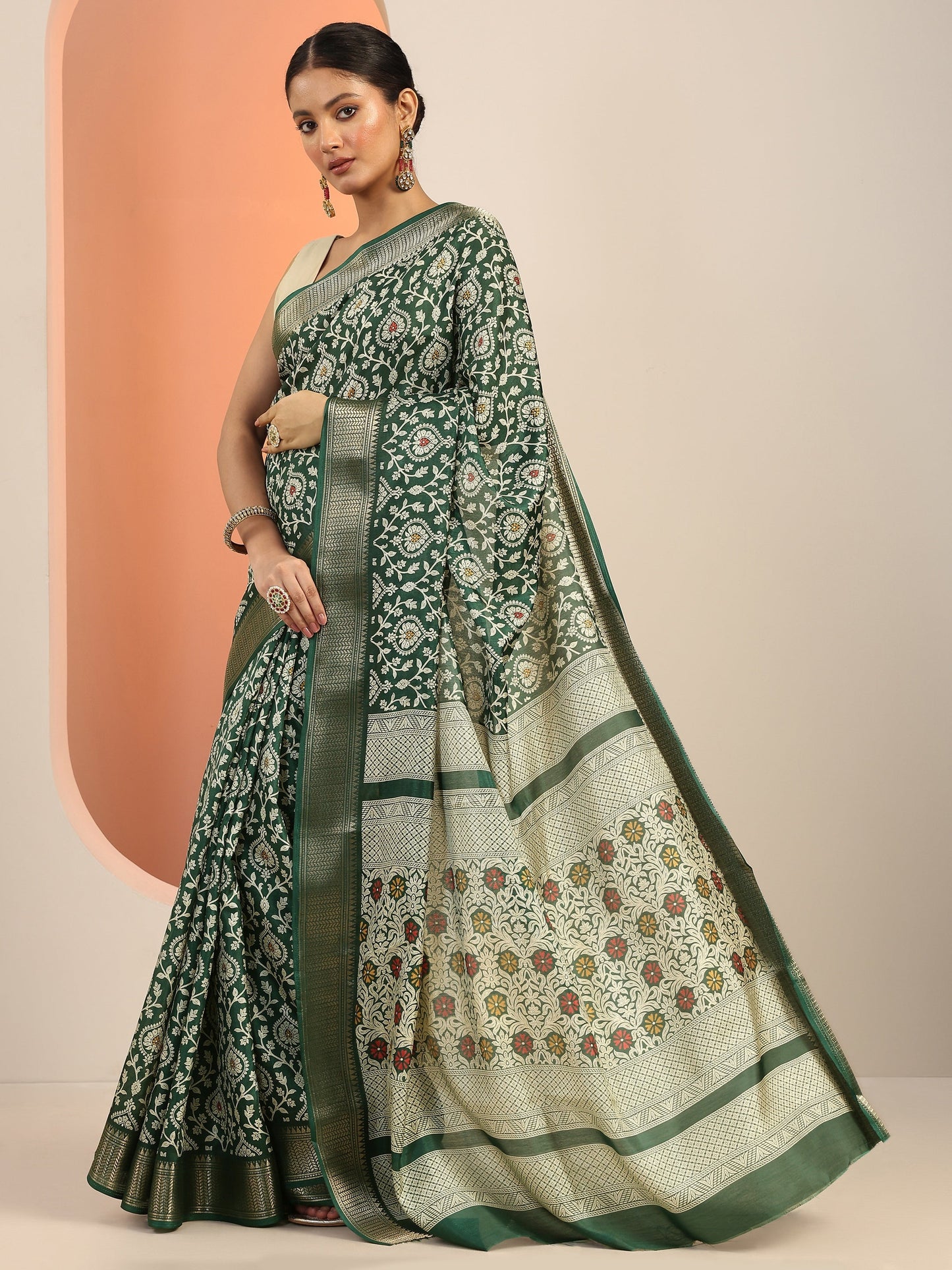 Green Printed Silk Blend Saree With Unstitched Blouse Piece