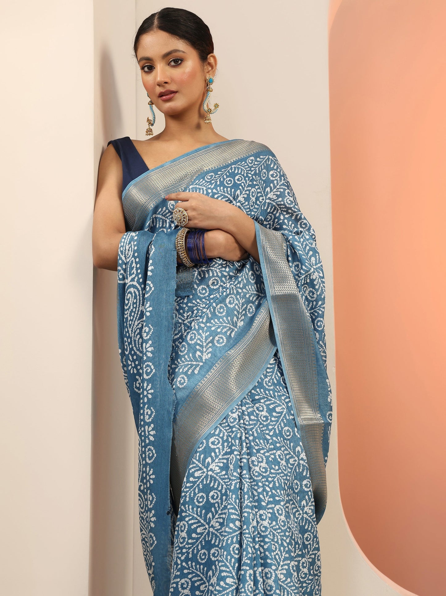 Blue Printed Silk Blend Saree With Unstitched Blouse Piece