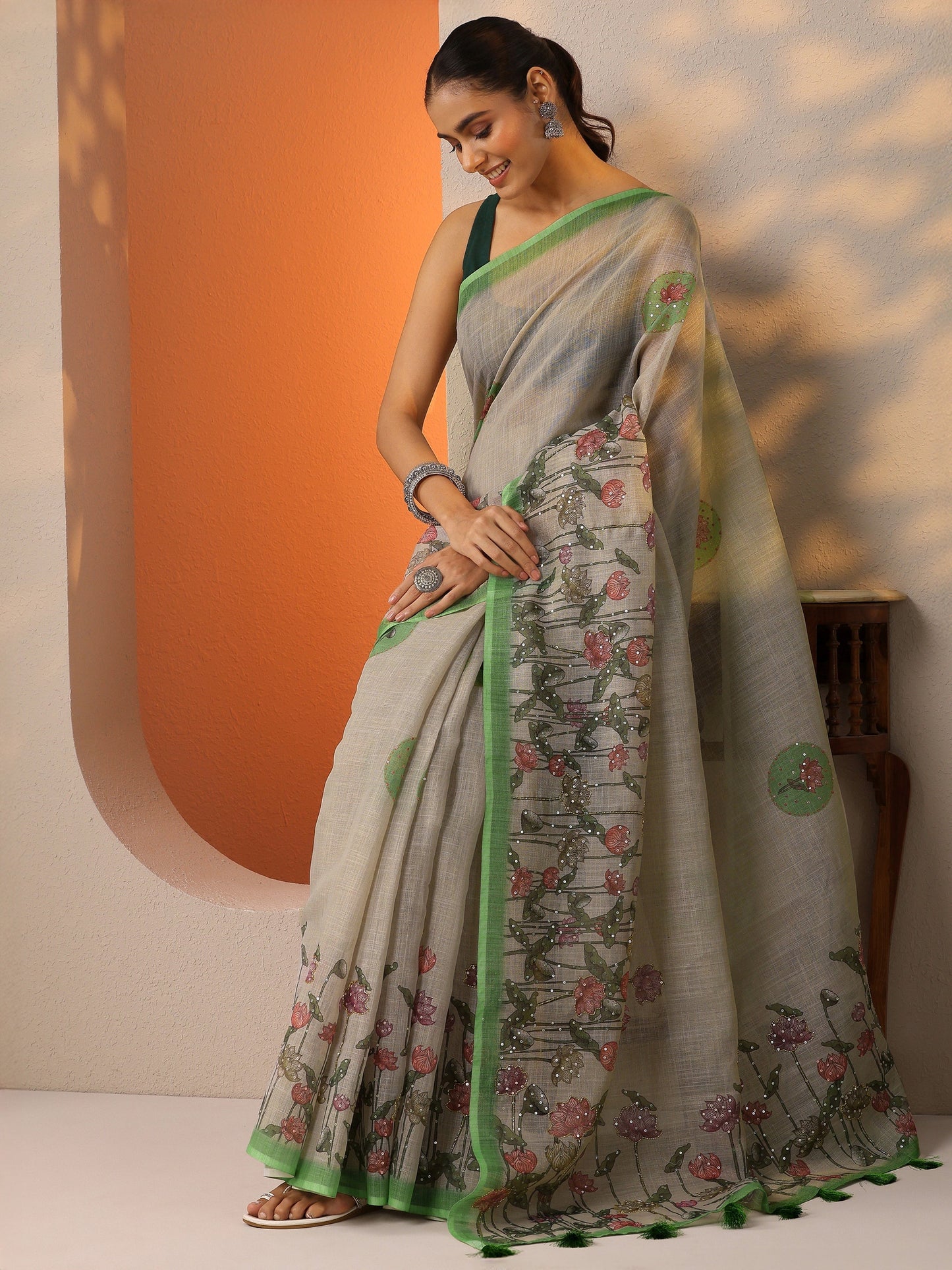 Beige Printed Silk Blend Saree With Unstitched Blouse Piece