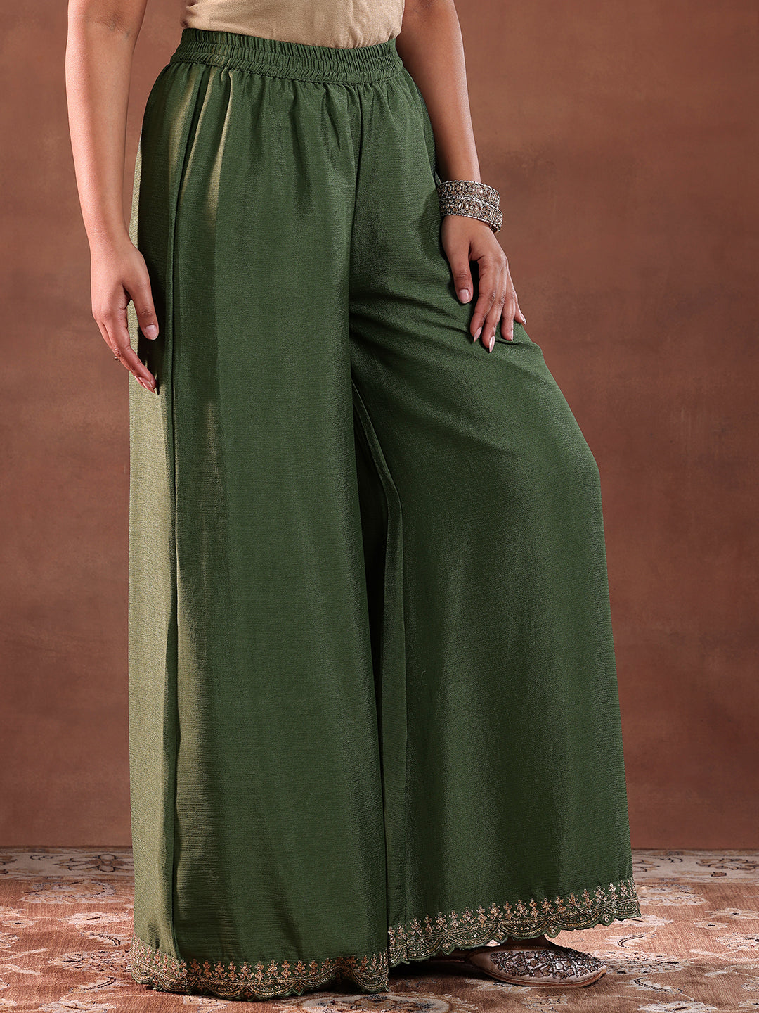 Green Embroidered Silk Blend Straight Suit With Dupatta