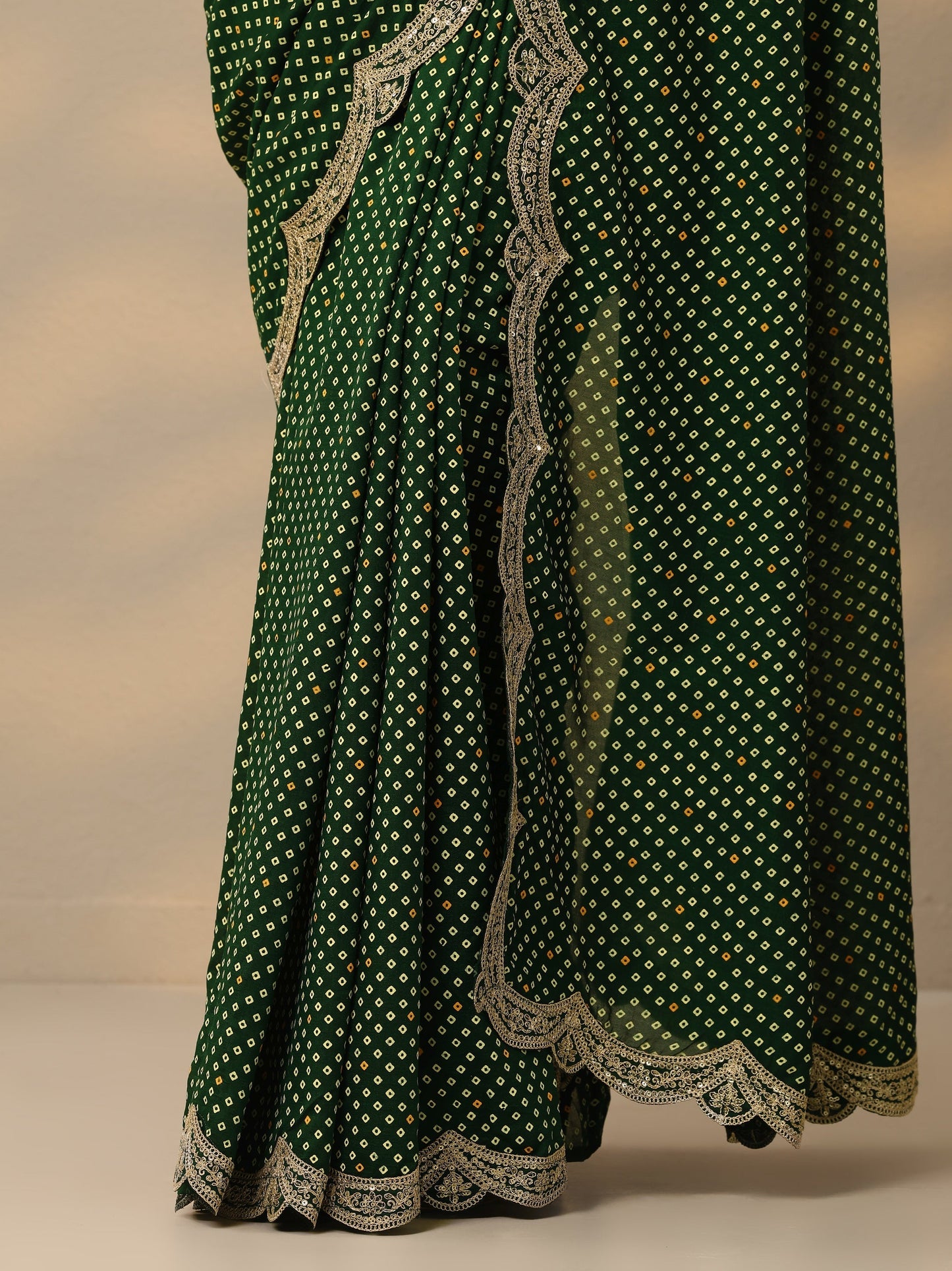 Green Bandhani Printed Silk Blend Saree With Unstitched Blouse Piece