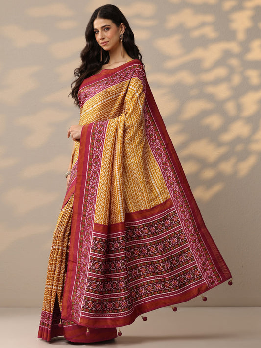 Mustard Printed Silk Blend Saree With Unstitched Blouse Piece