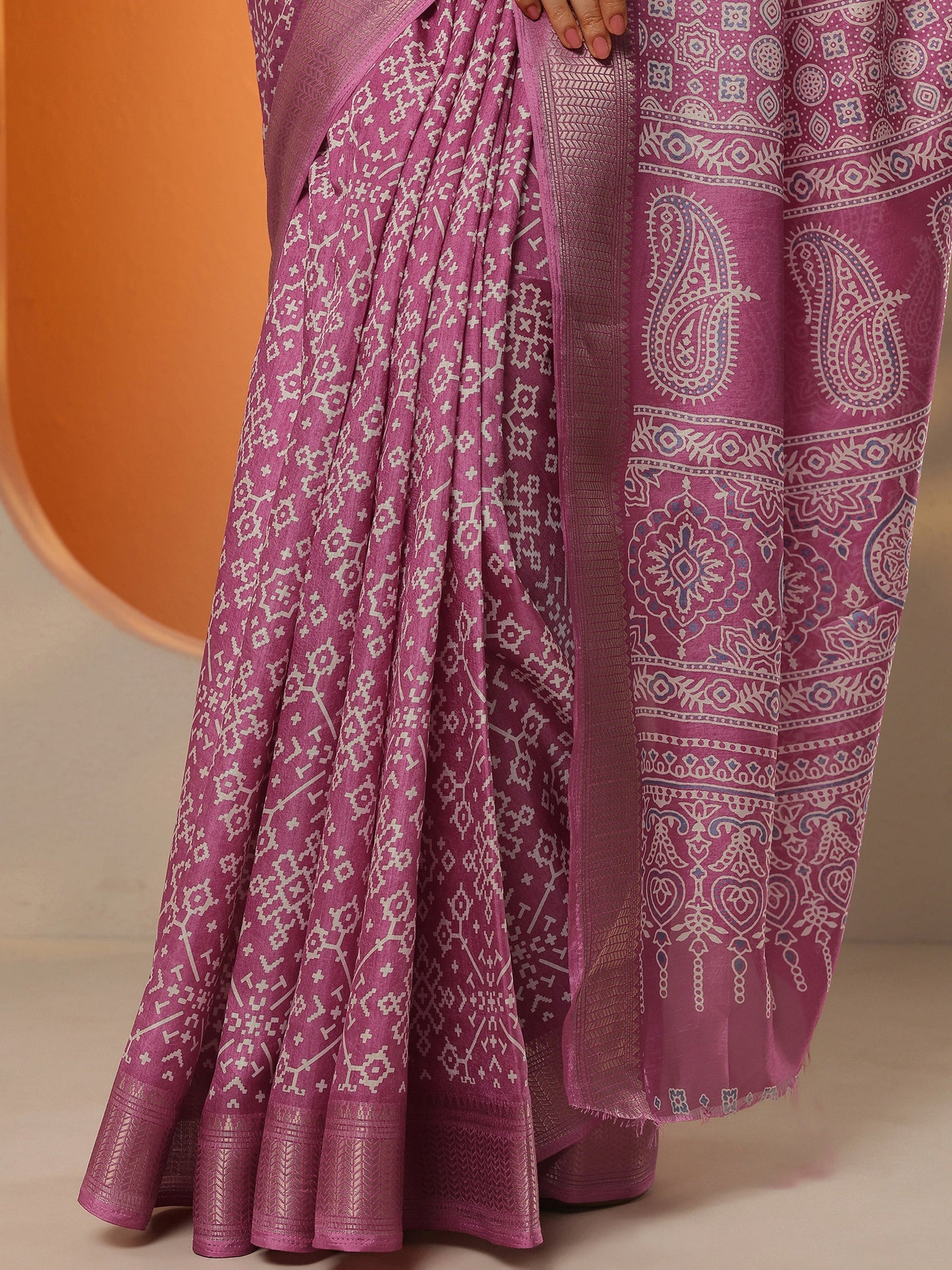 Pink Printed Silk Blend Saree With Unstitched Blouse Piece