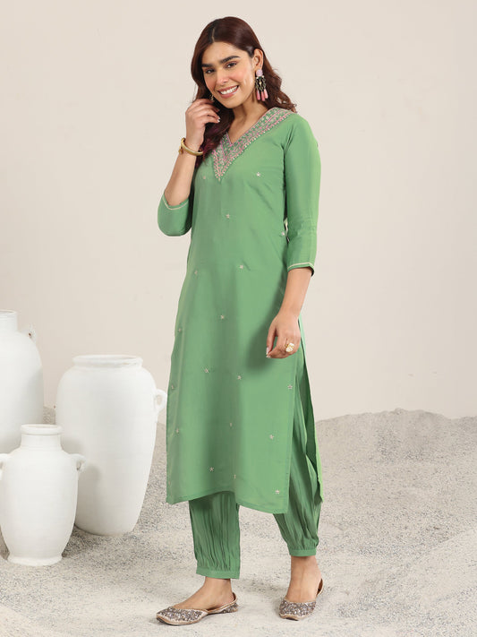 Green Embroidered Silk Blend Straight Suit With Dupatta