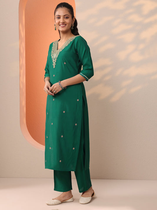Green Embroidered Silk Blend Straight Suit Set With Dupatta