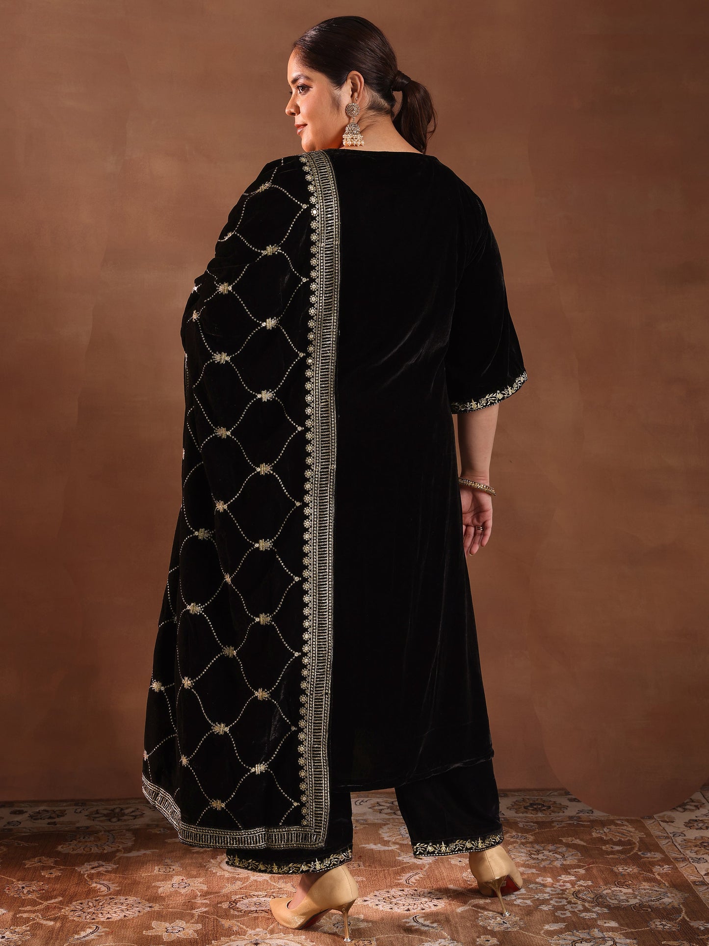 Plus Size Black Solid Velvet Straight Suit Set With Dupatta