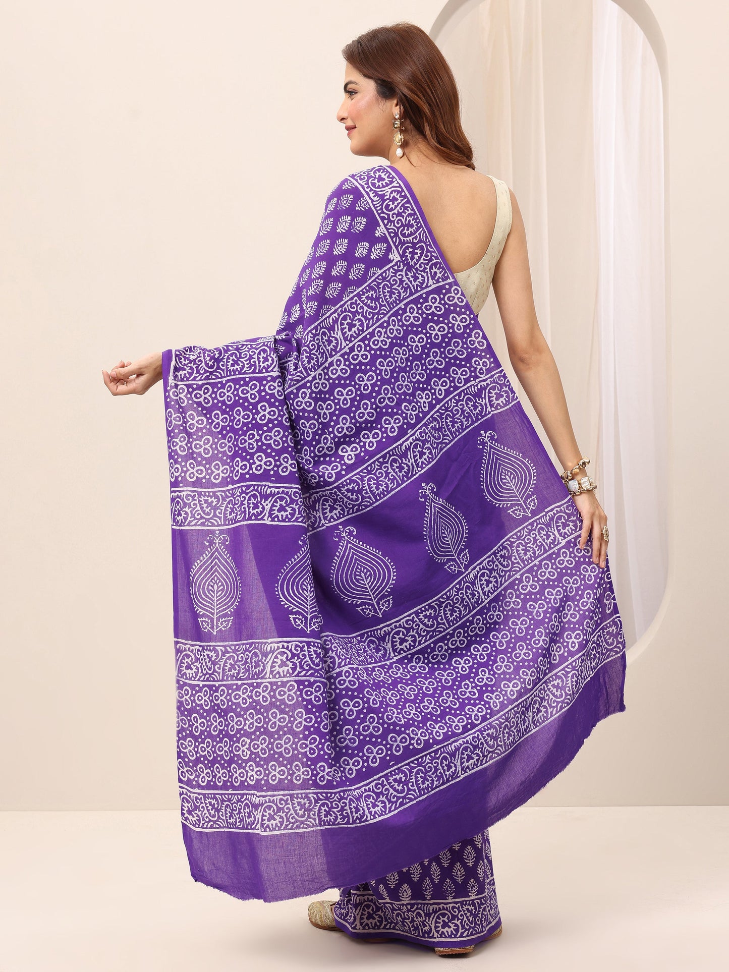 Purple Printed Cotton Saree With Unstitched Blouse
