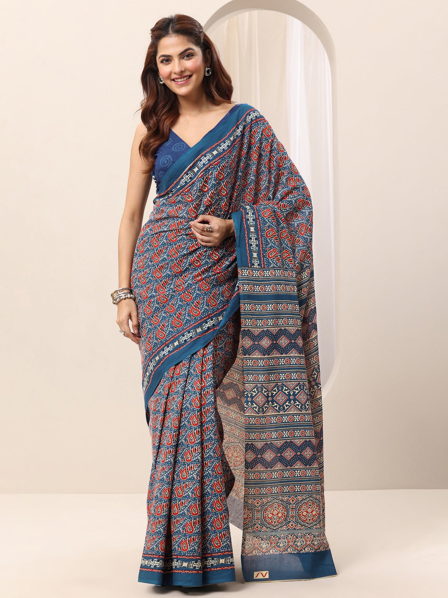 Blue Printed Cotton Saree With Unstitched Blouse