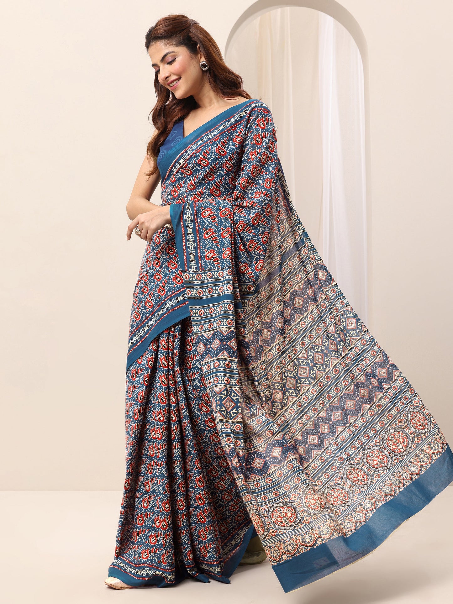 Blue Printed Cotton Saree With Unstitched Blouse
