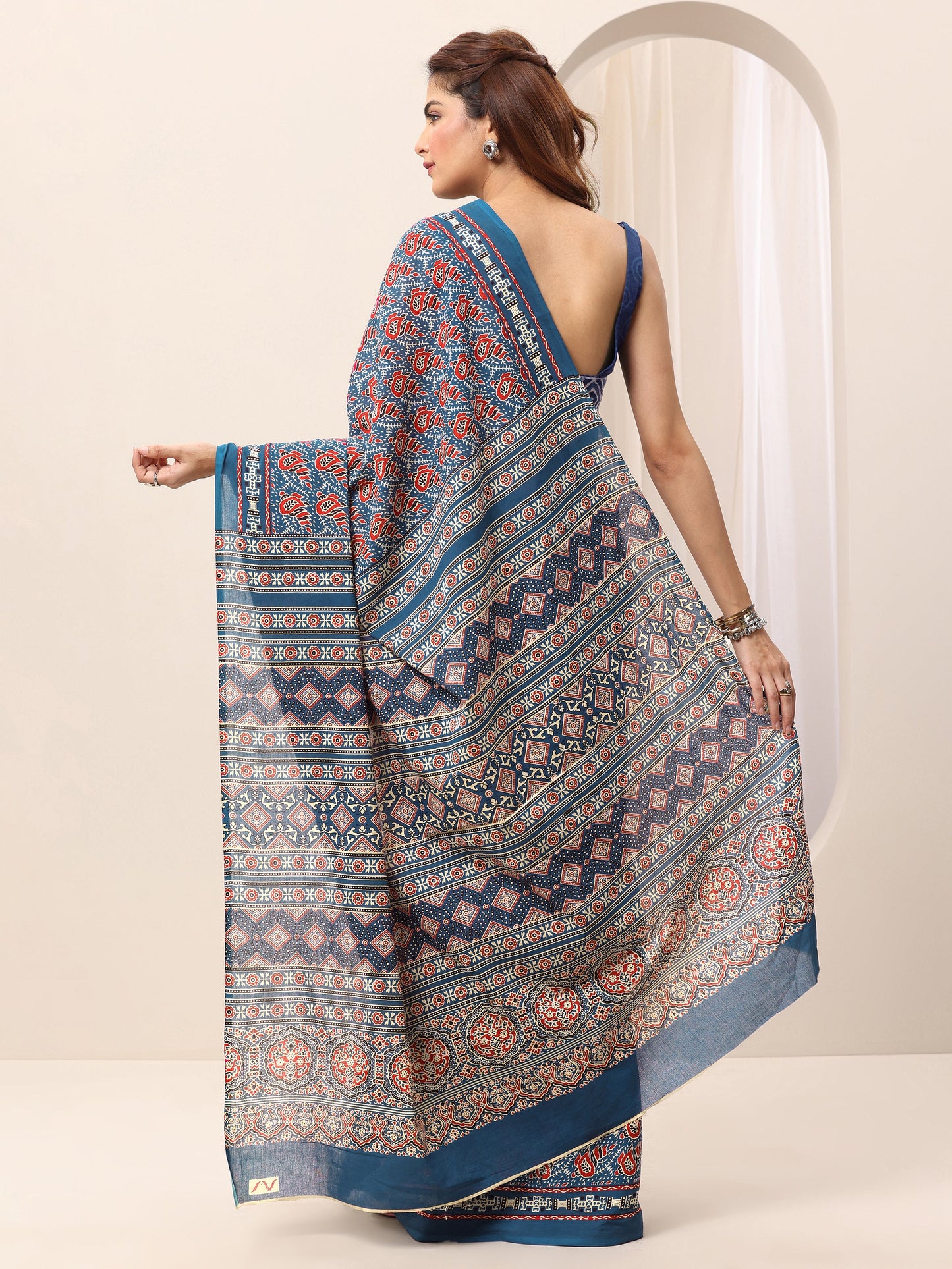 Blue Printed Cotton Saree With Unstitched Blouse