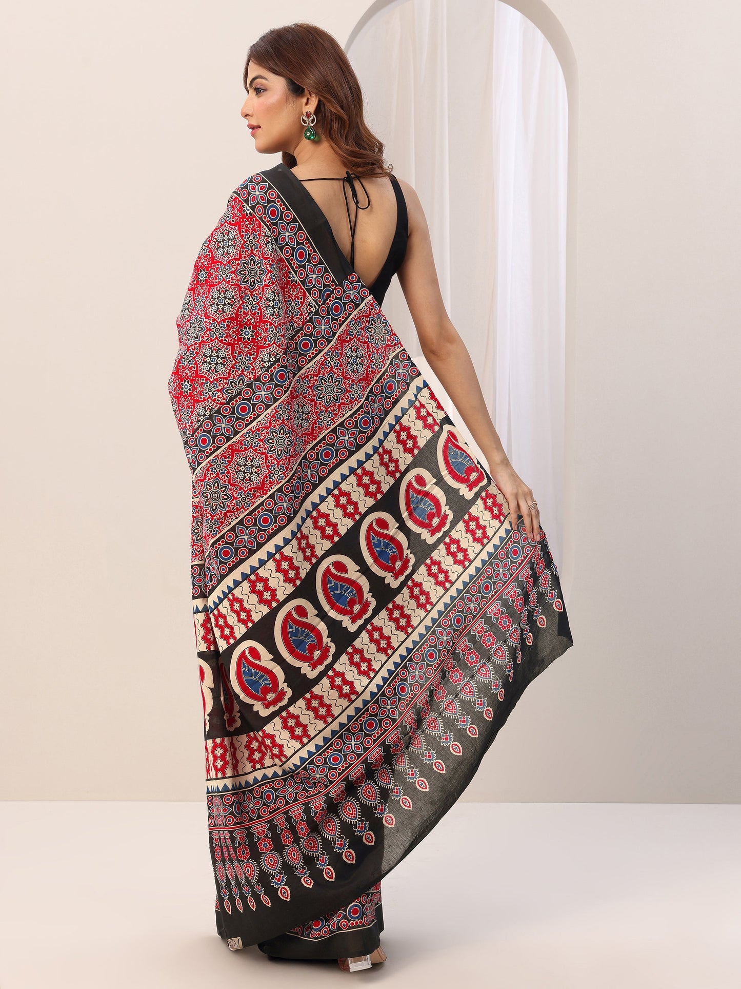 Red Printed Cotton Saree With Unstitched Blouse