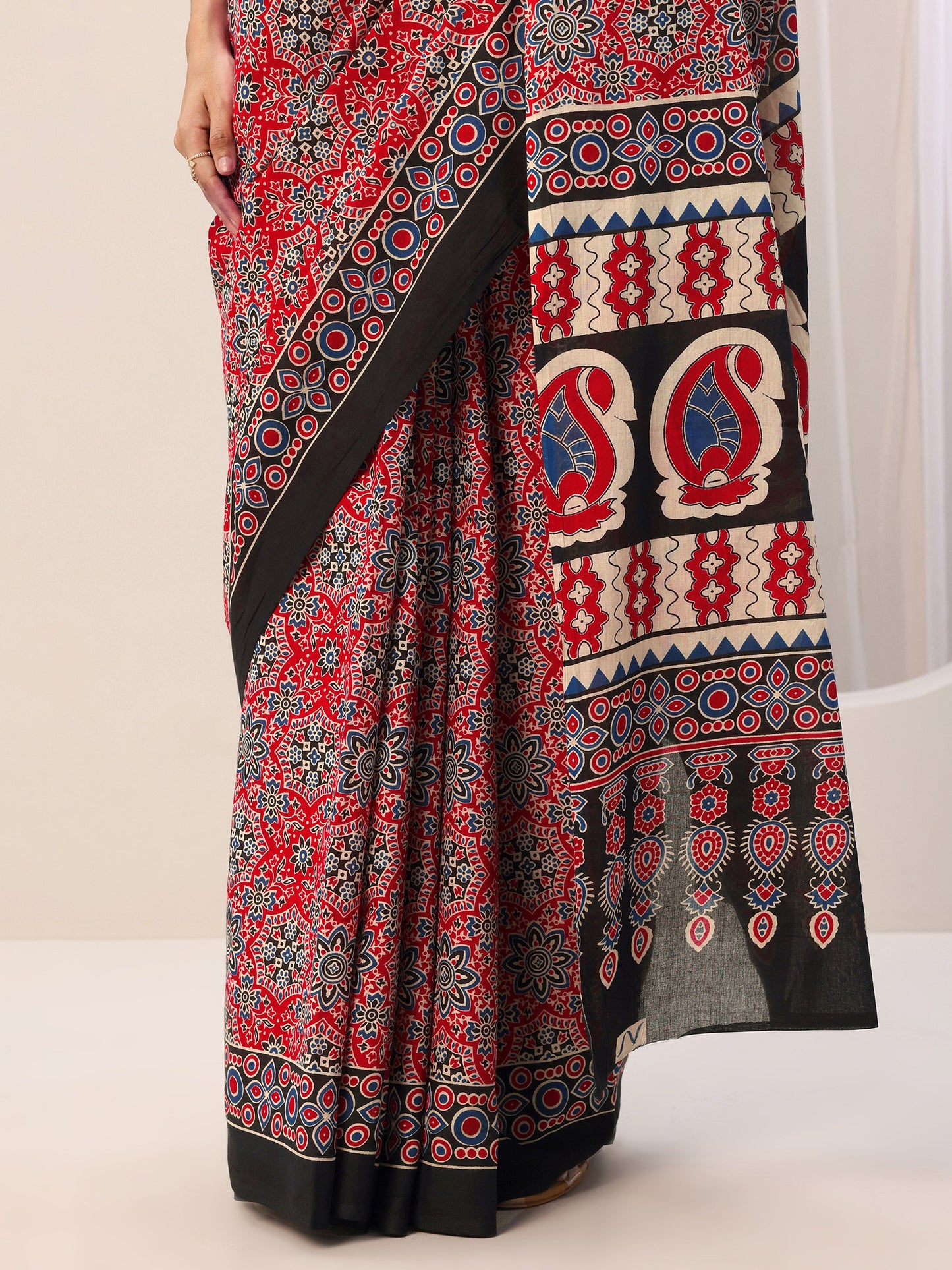 Red Printed Cotton Saree With Unstitched Blouse