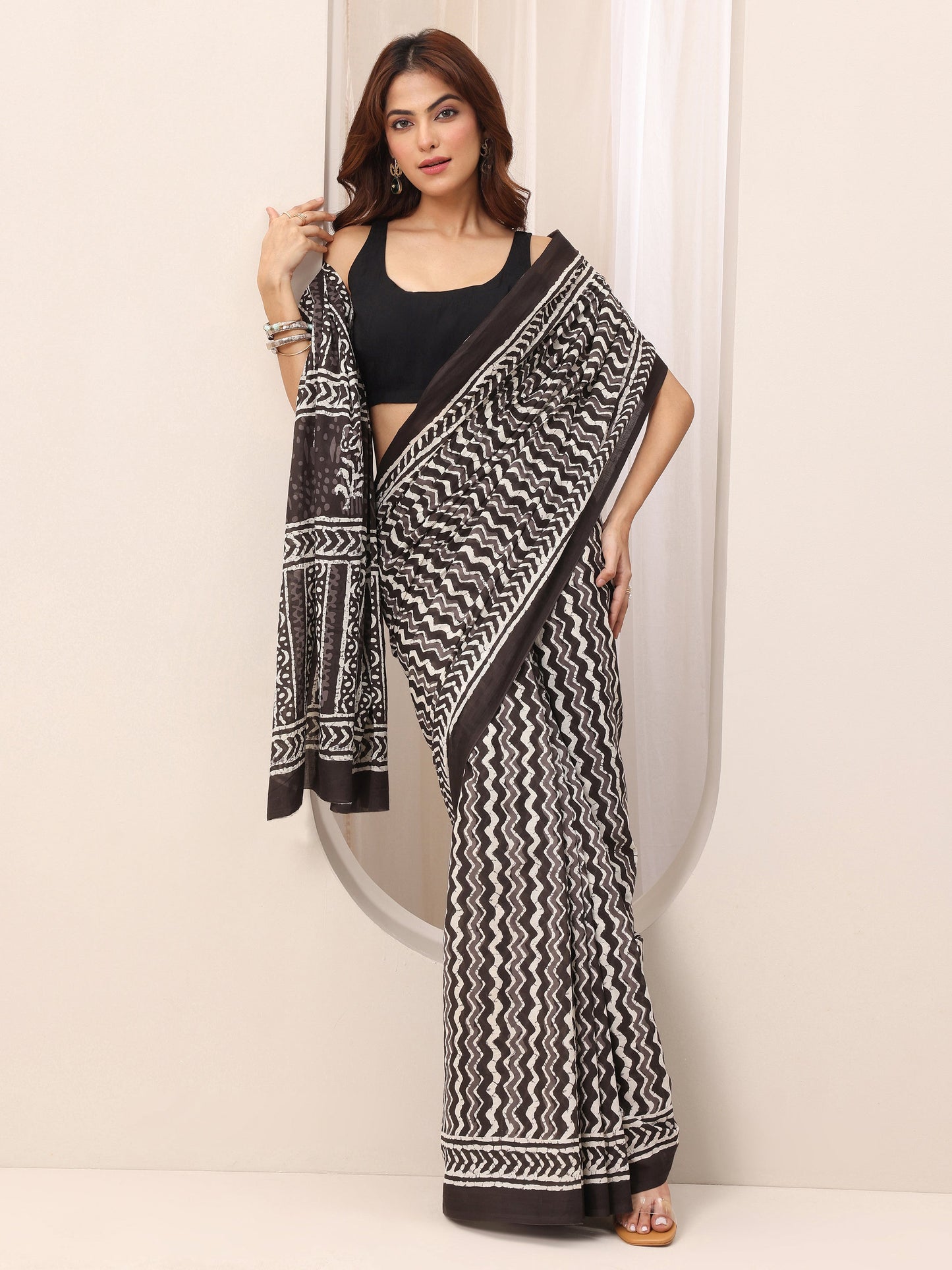 Grey Printed Leheriya Cotton Saree With Unstitched Blouse Piece