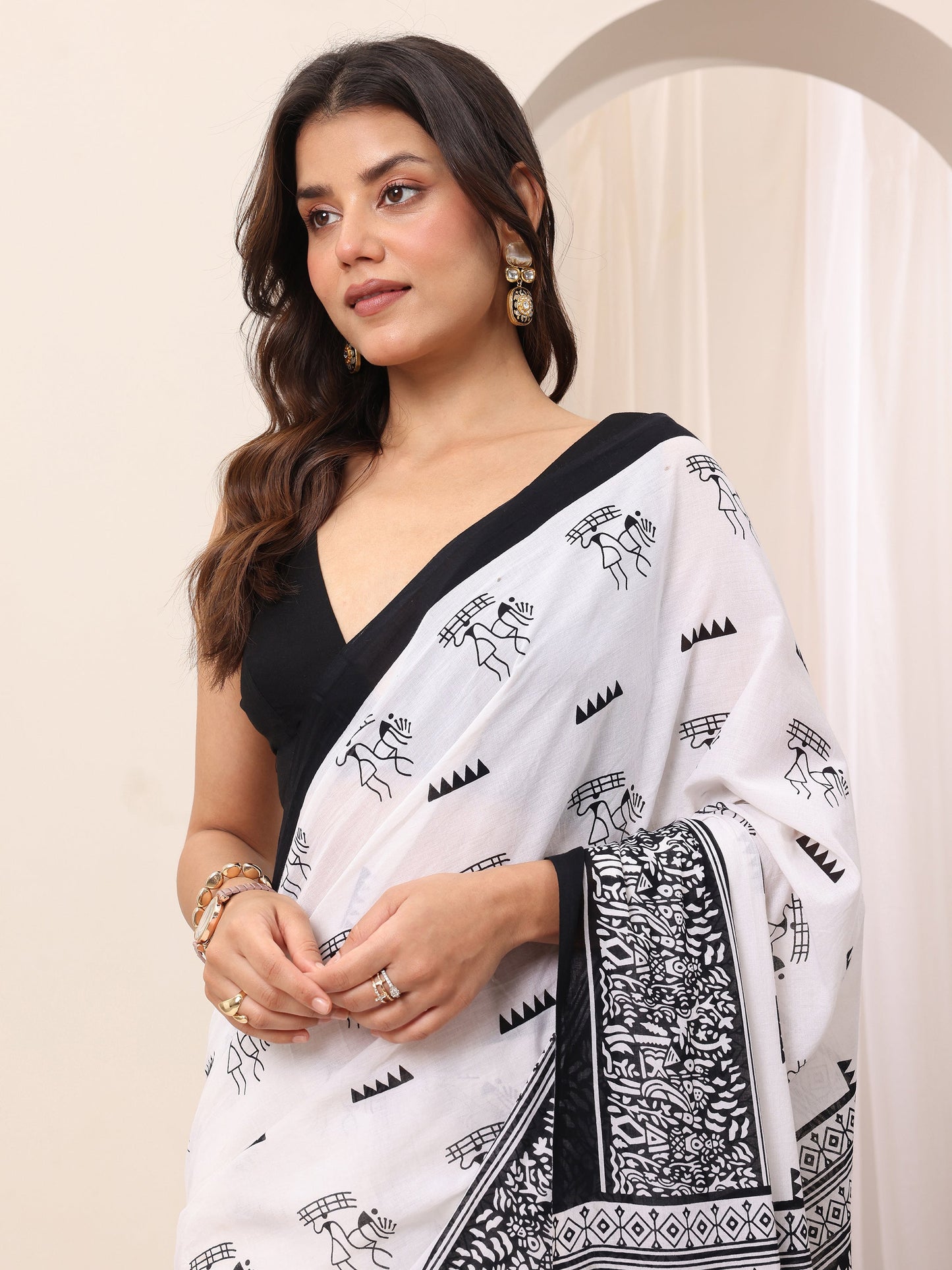 White Printed Cotton Saree With Unstitched Blouse Piece