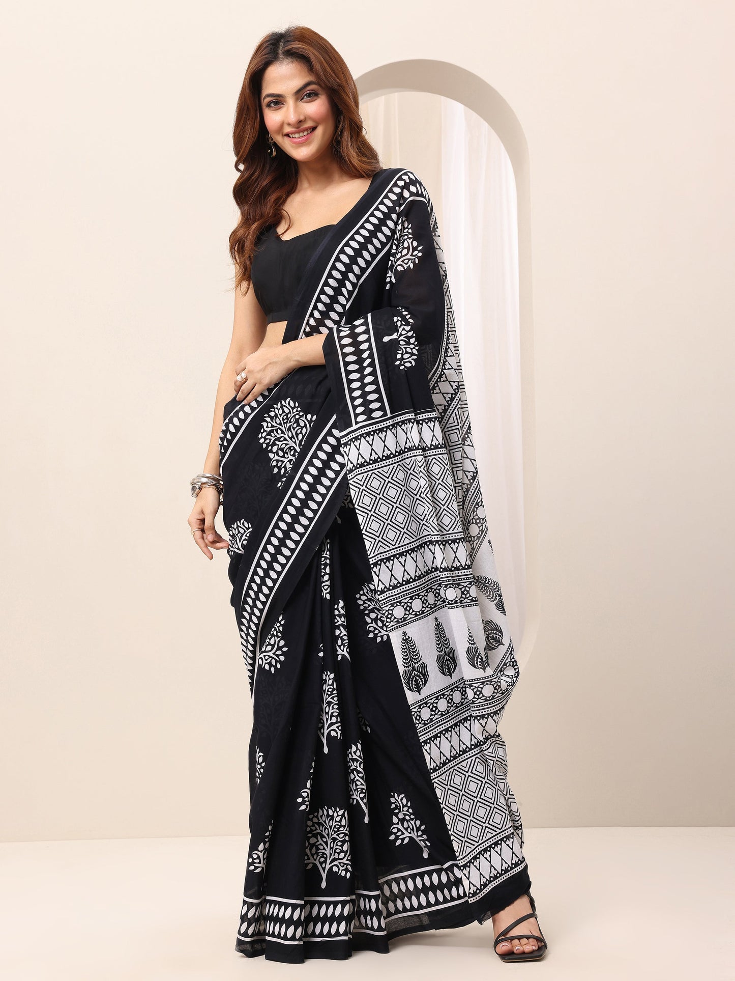 Black Printed Cotton Saree With Unstitched Blouse Piece