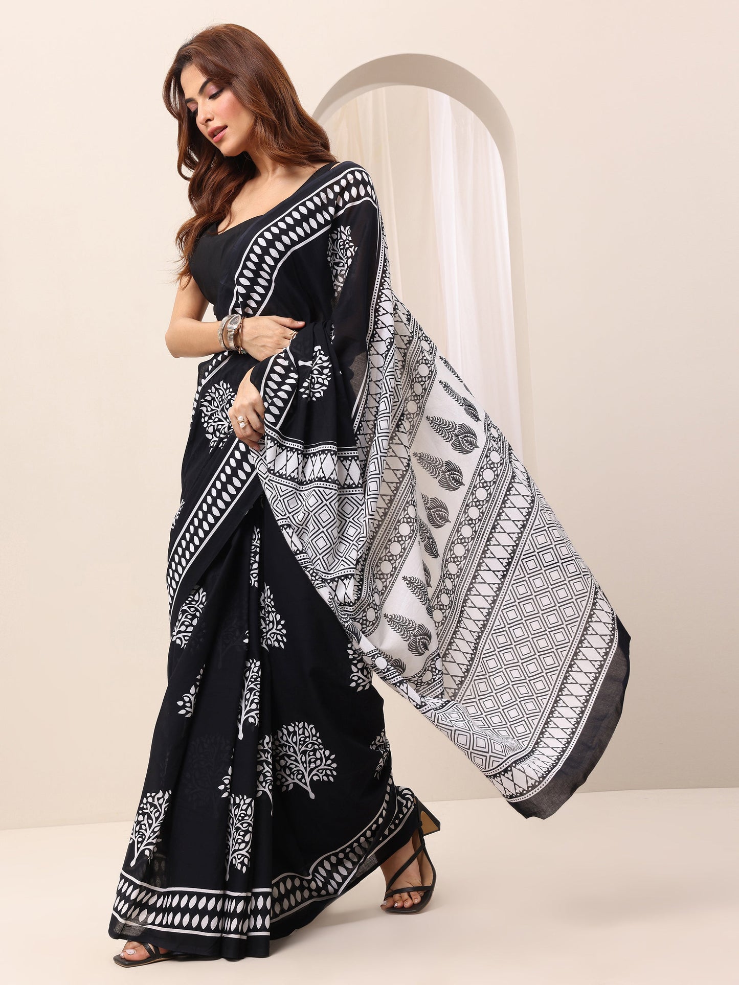 Black Printed Cotton Saree With Unstitched Blouse Piece